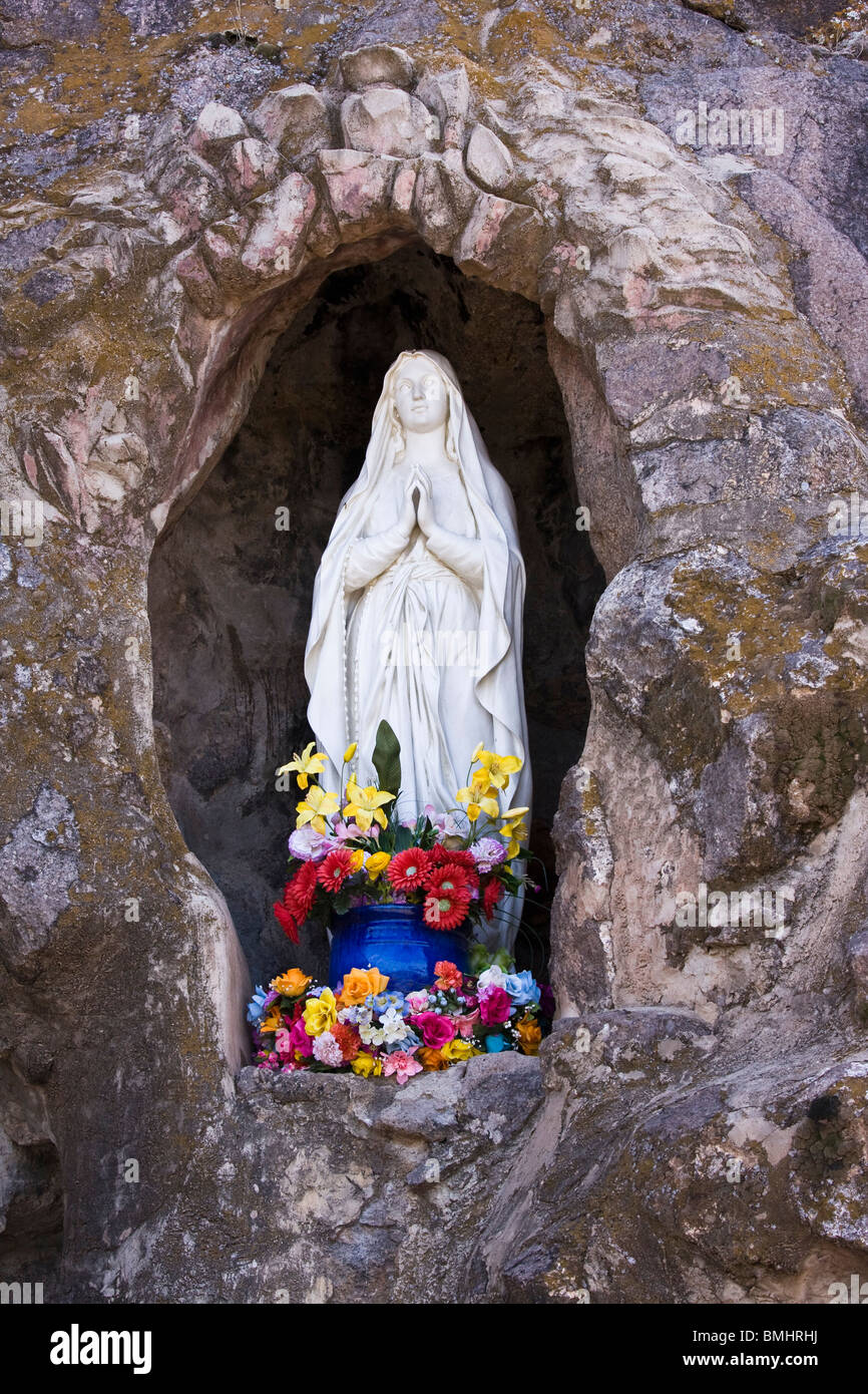 Fatima mary statue hi-res stock photography and images - Alamy