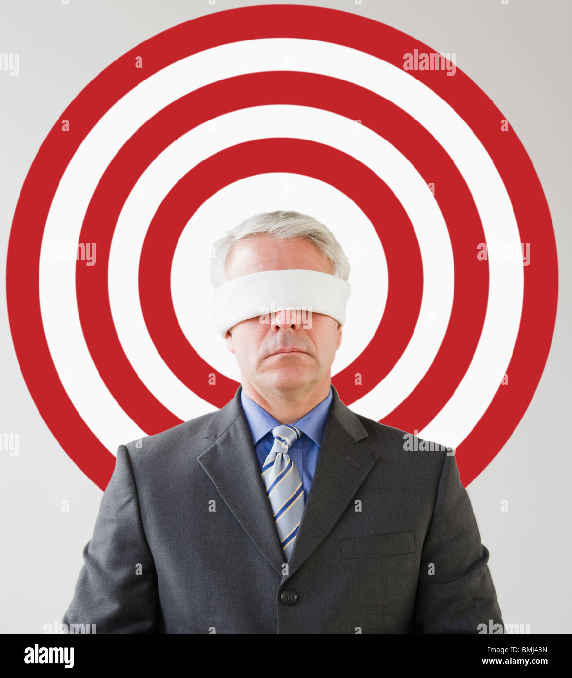 Blindfolded man standing in front of bull's eye Stock Photo - Alamy