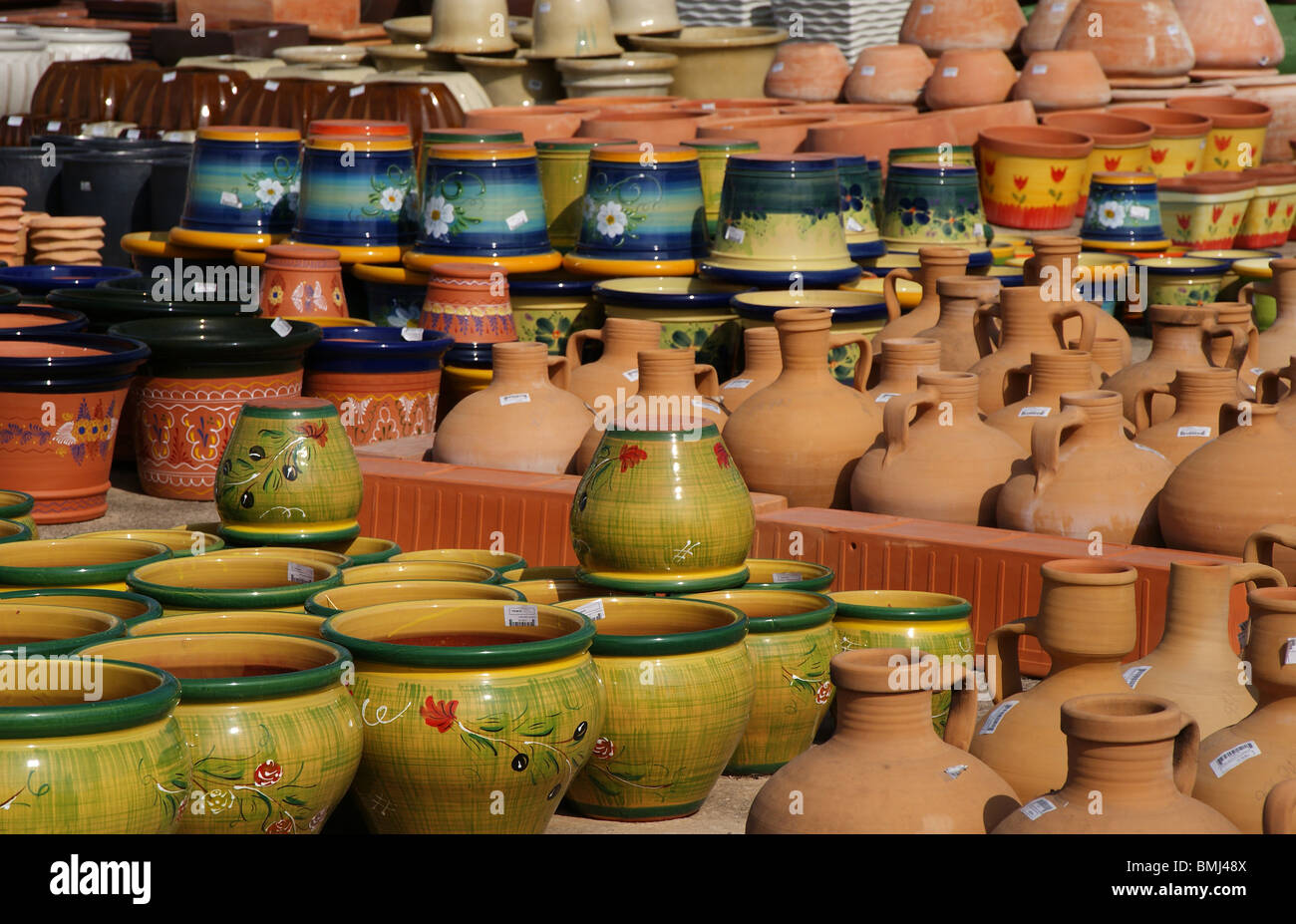 Traditional spanish cooking pots at the tourist market on the Plaza de la  Reina in Valencia, Spain Stock Photo - Alamy
