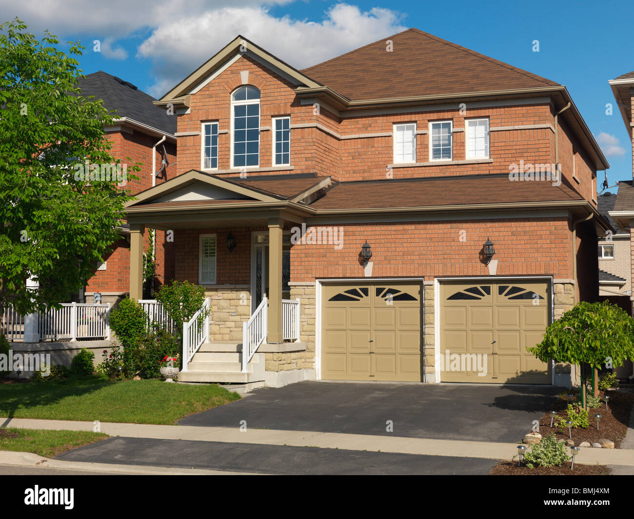 Two story home garage hires stock photography and images Alamy