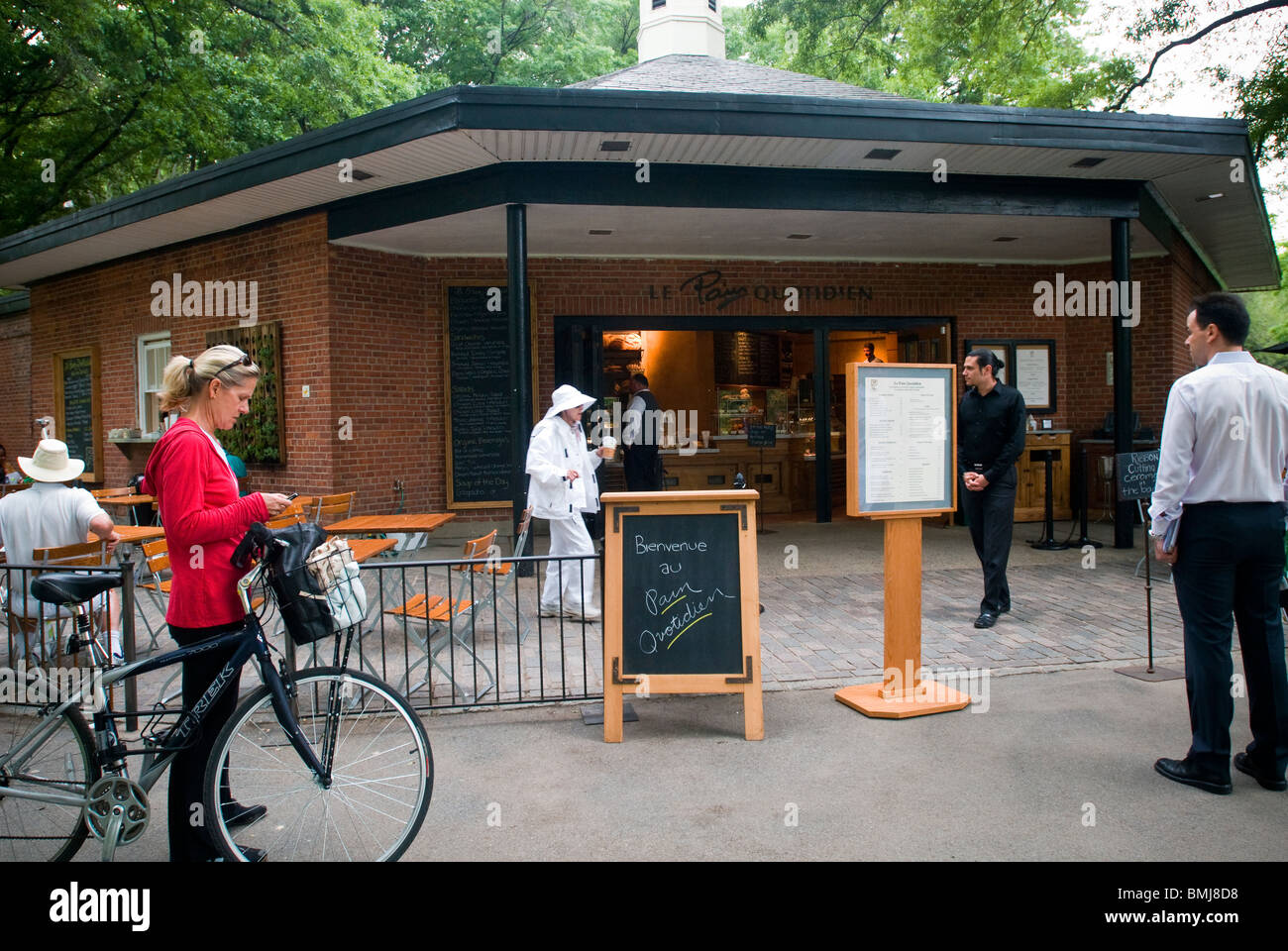 A branch of the Belgian bakery chain, Le Pain Quotidien opens in the Mineral Springs area of