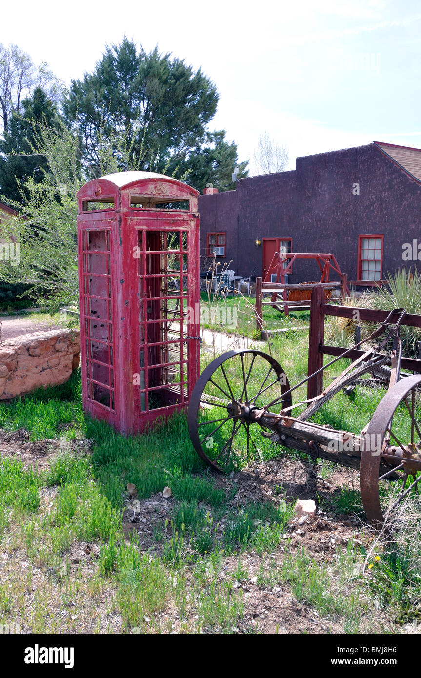 Red phone booth old antique hi-res stock photography and images - Alamy