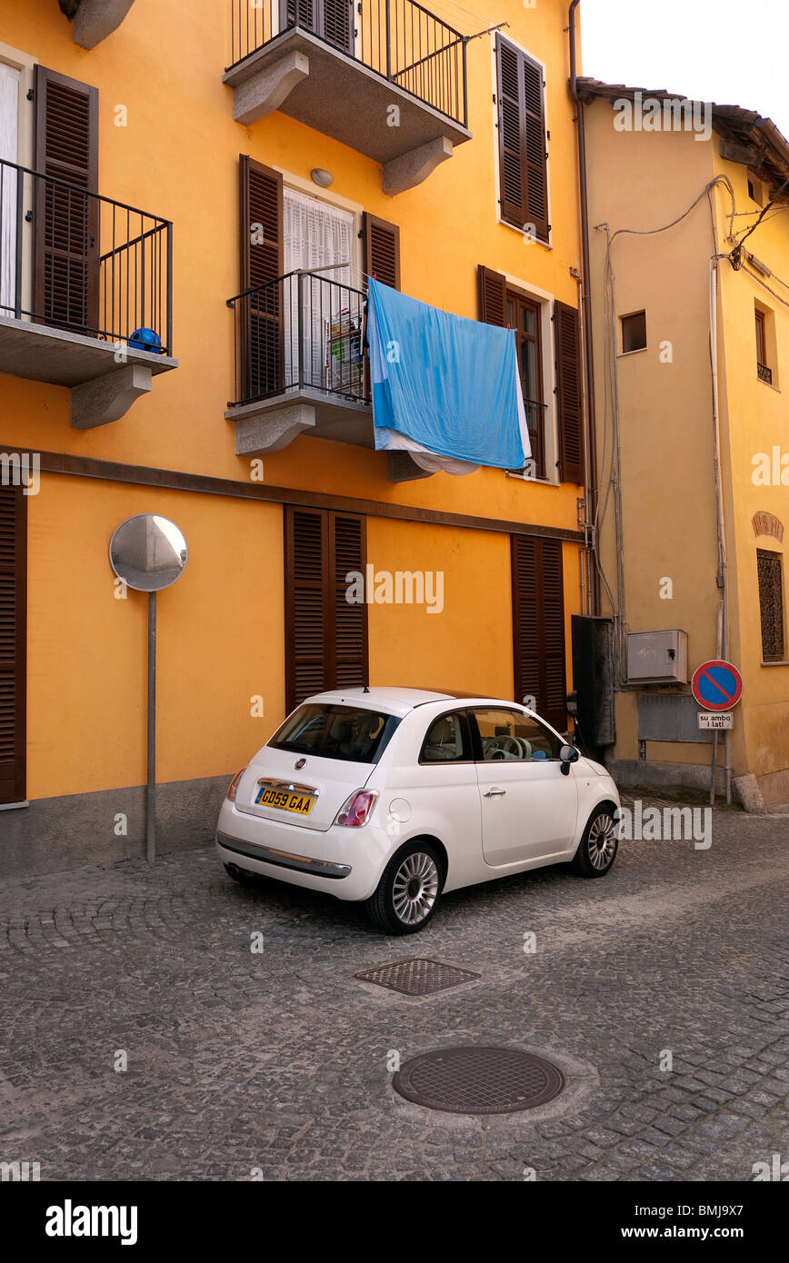 Fiat 500 parked in Italy Stock Photo - Alamy