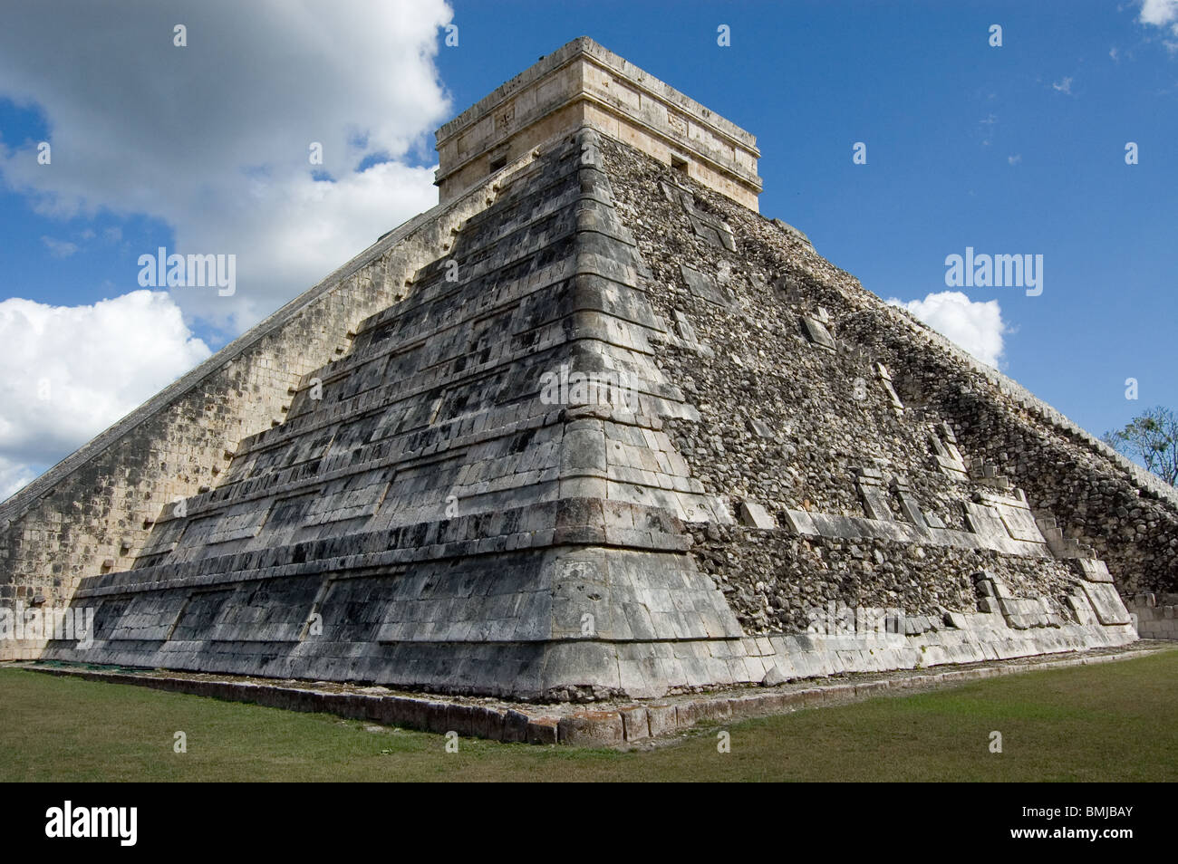 Photo Of The Pyramid Of Kukulcan Also Known As El Castillo In Chichen photo-of-the-pyramid-of-kukulcan-also-known-as-el-castillo-in-chichen
