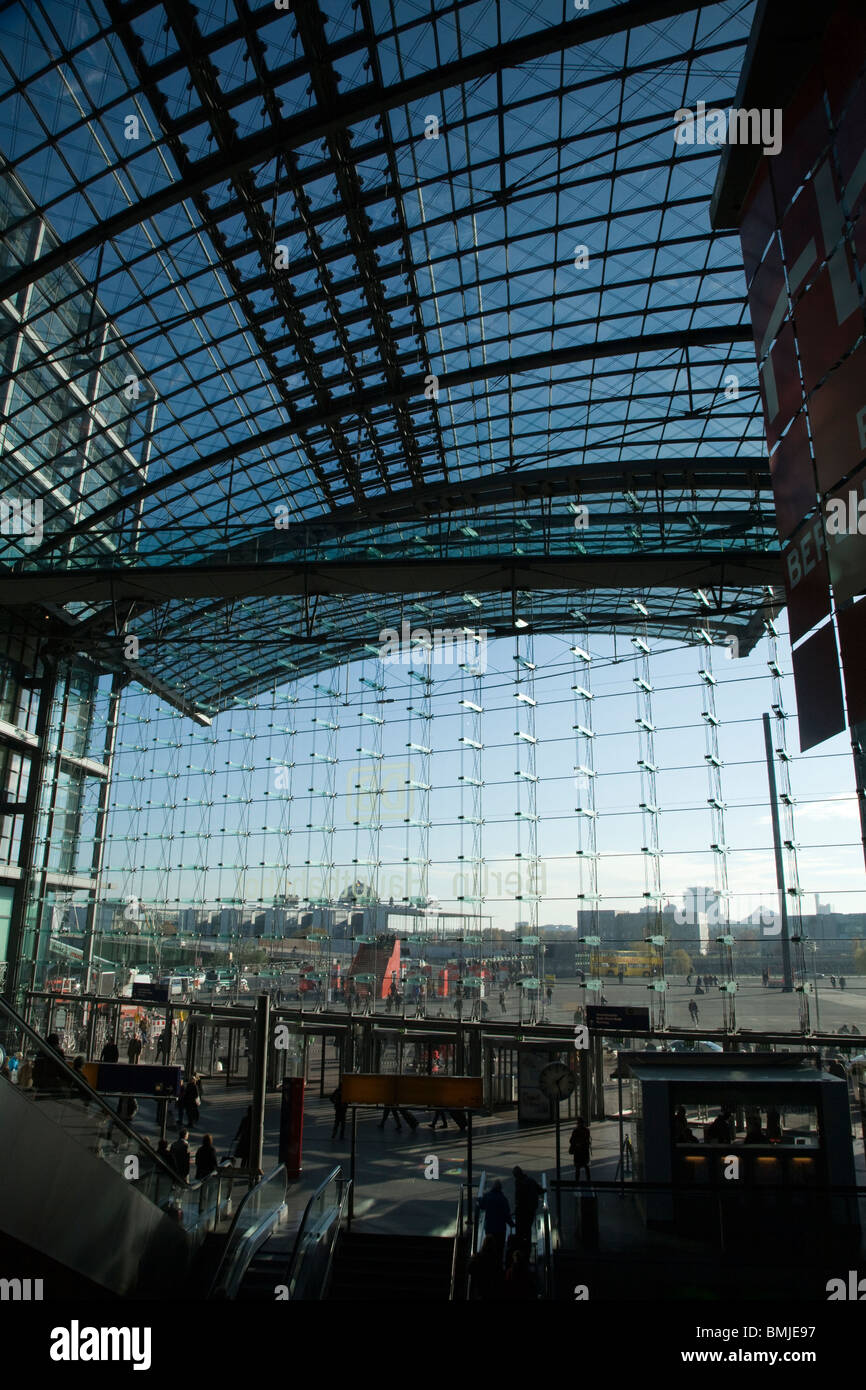 Berlin hauptbahnhof train station, Germany Stock Photo - Alamy