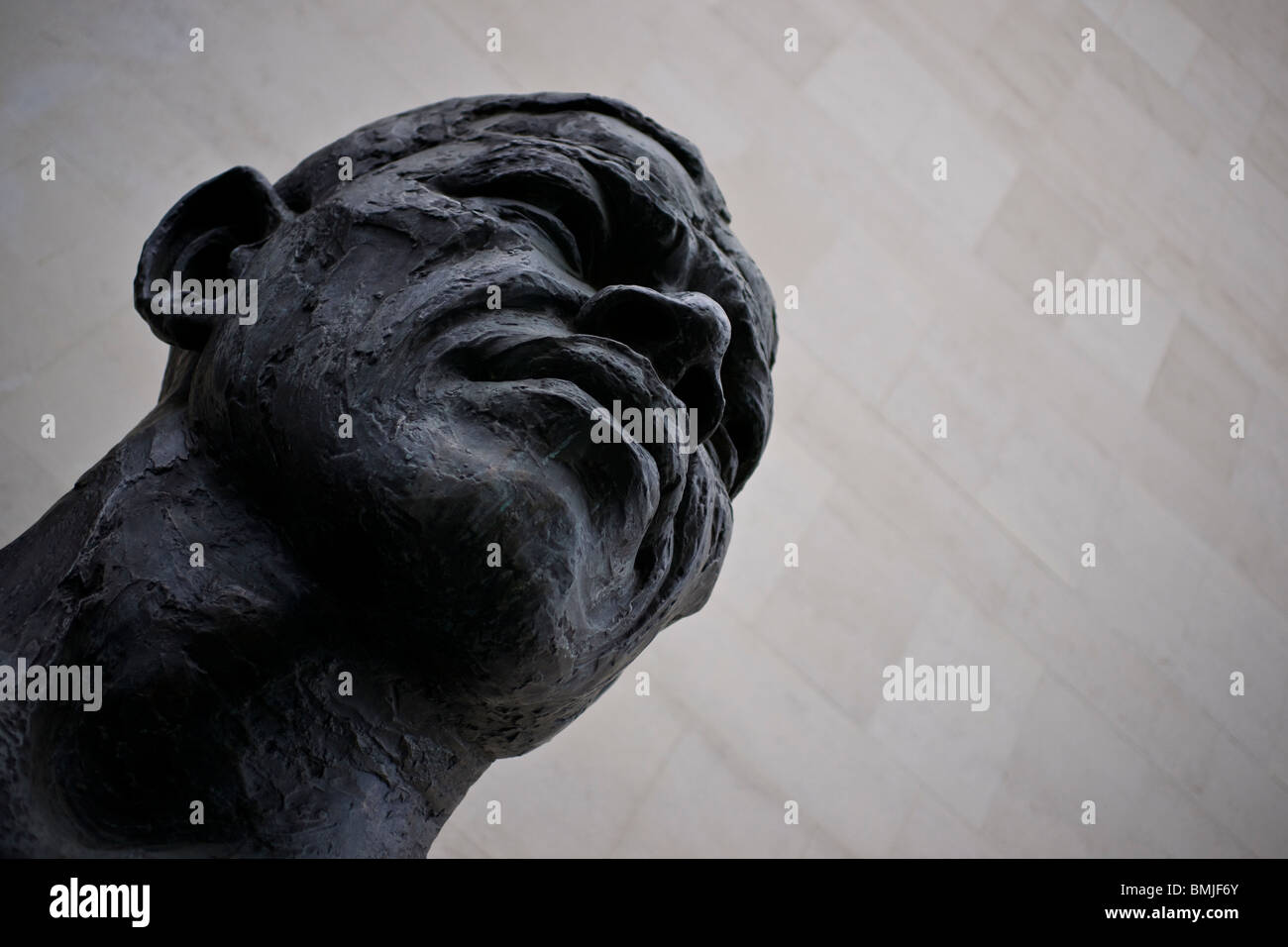Nelson Mandela sculpture on London's south bank Stock Photo Alamy