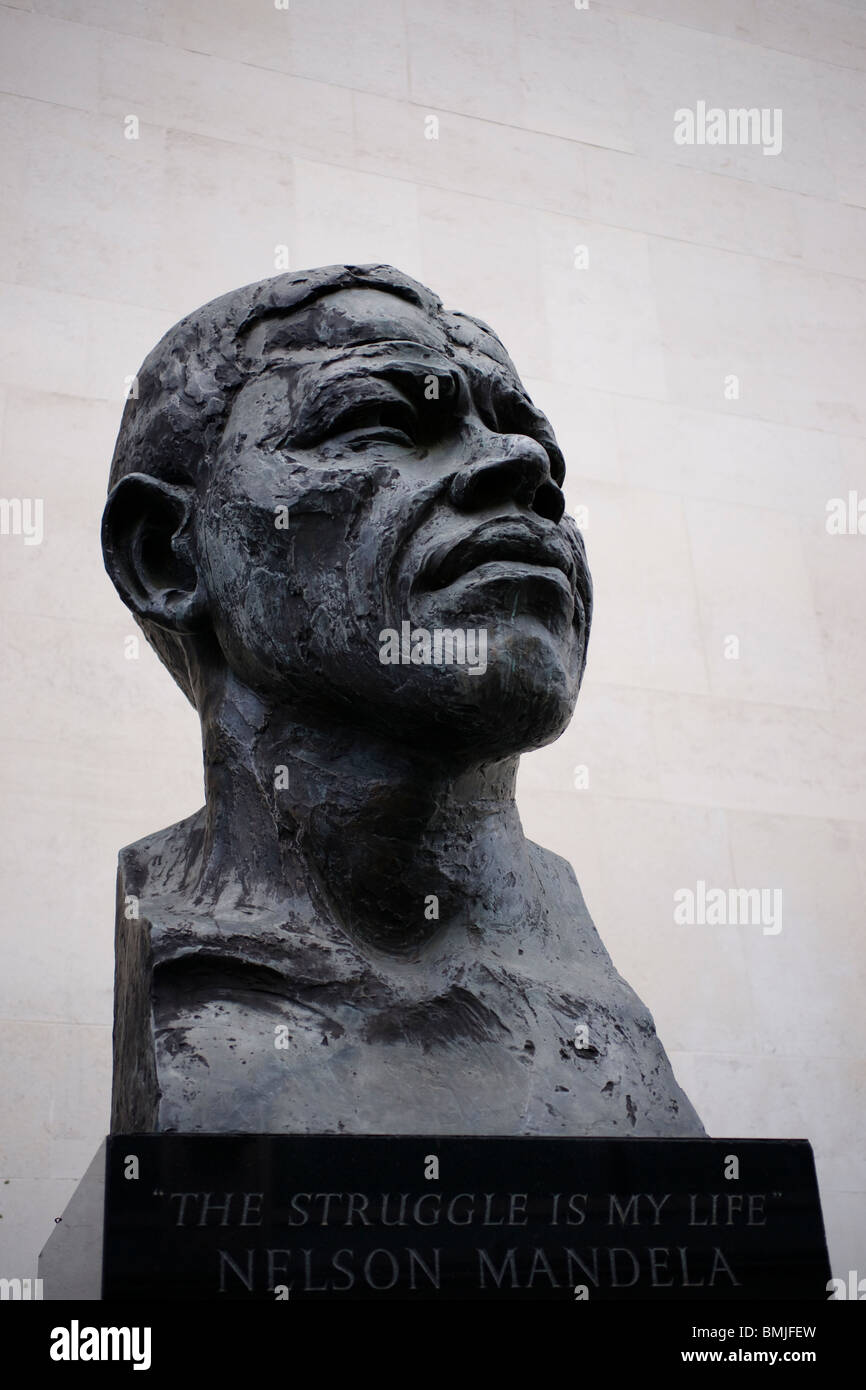 Nelson Mandela sculpture on London’s south bank Stock Photo - Alamy