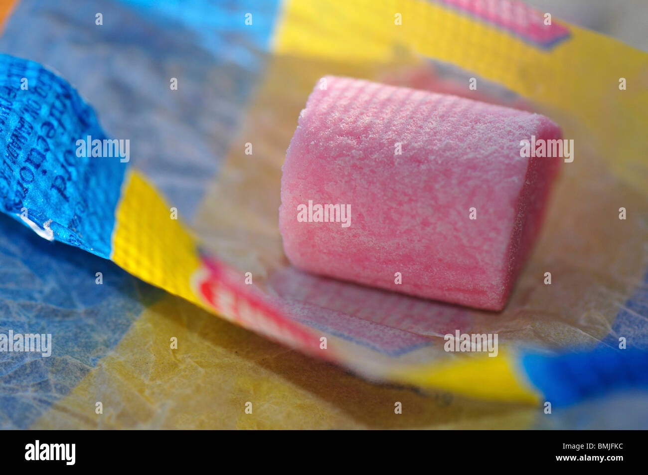 Pink bubble gum hi-res stock photography and images - Alamy