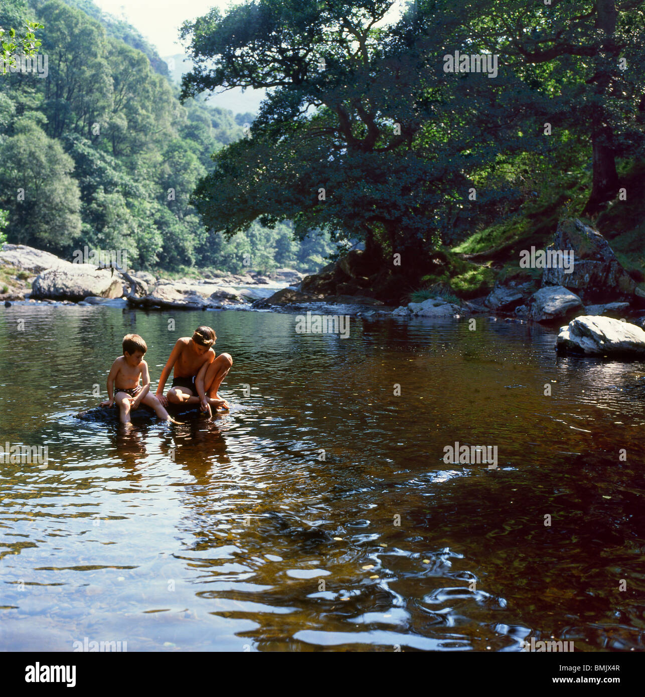Friends together on a summers day hi-res stock photography and images ...