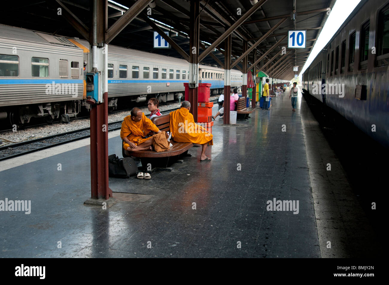 Buddhist monks wait for their train in Bangkok's Hualamphong  station Thailand Stock Photo
