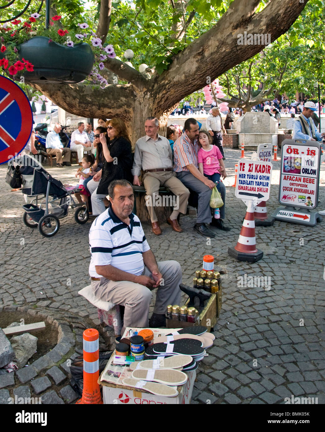 Bursa Turkey Anatolia Shoeshiner Old People Tree Stock Photo Alamy