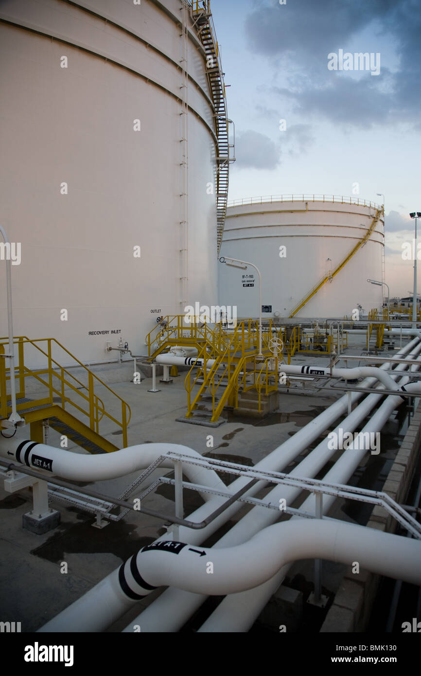 Oil tank farm hires stock photography and images Alamy
