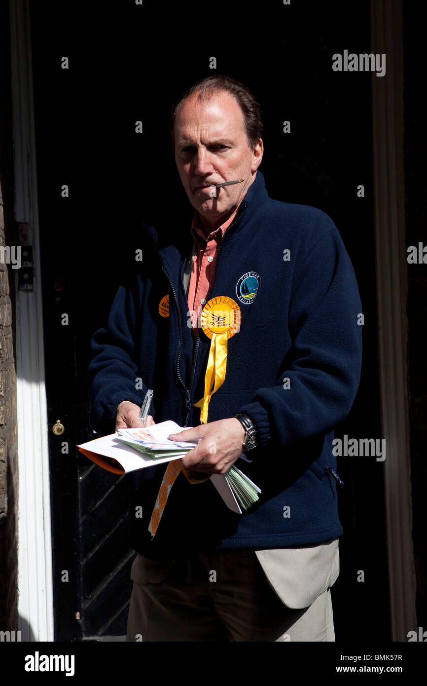 Simon Hughes, MP for Bermondsey and Old Southwark, canvassing for support during the 2010 Election. Stock Photo