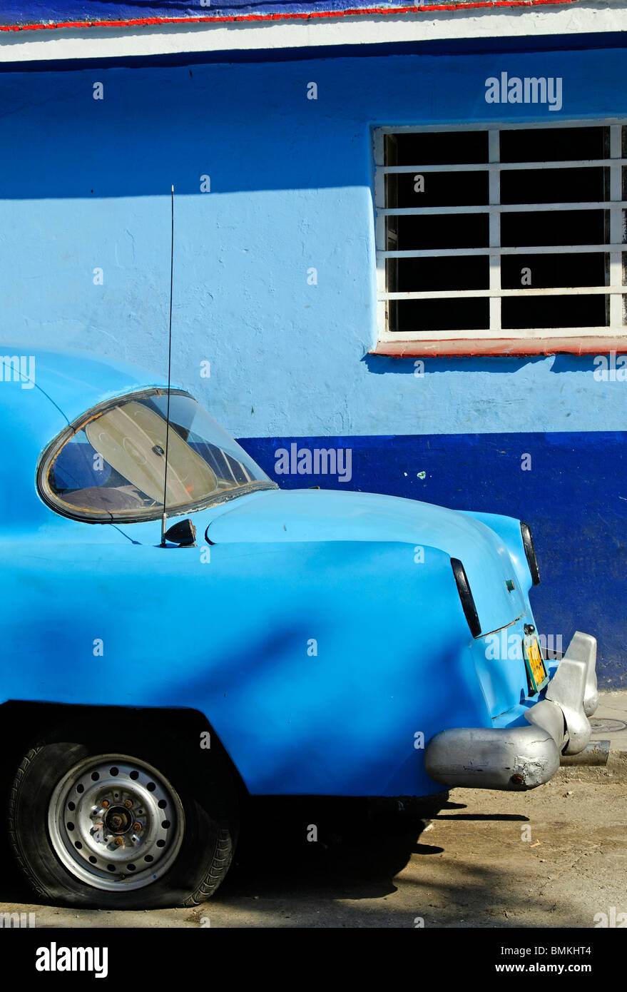 Blue Dodge with punctured tyre, Callejon De Hamel, Havana, Cuba Stock Photo