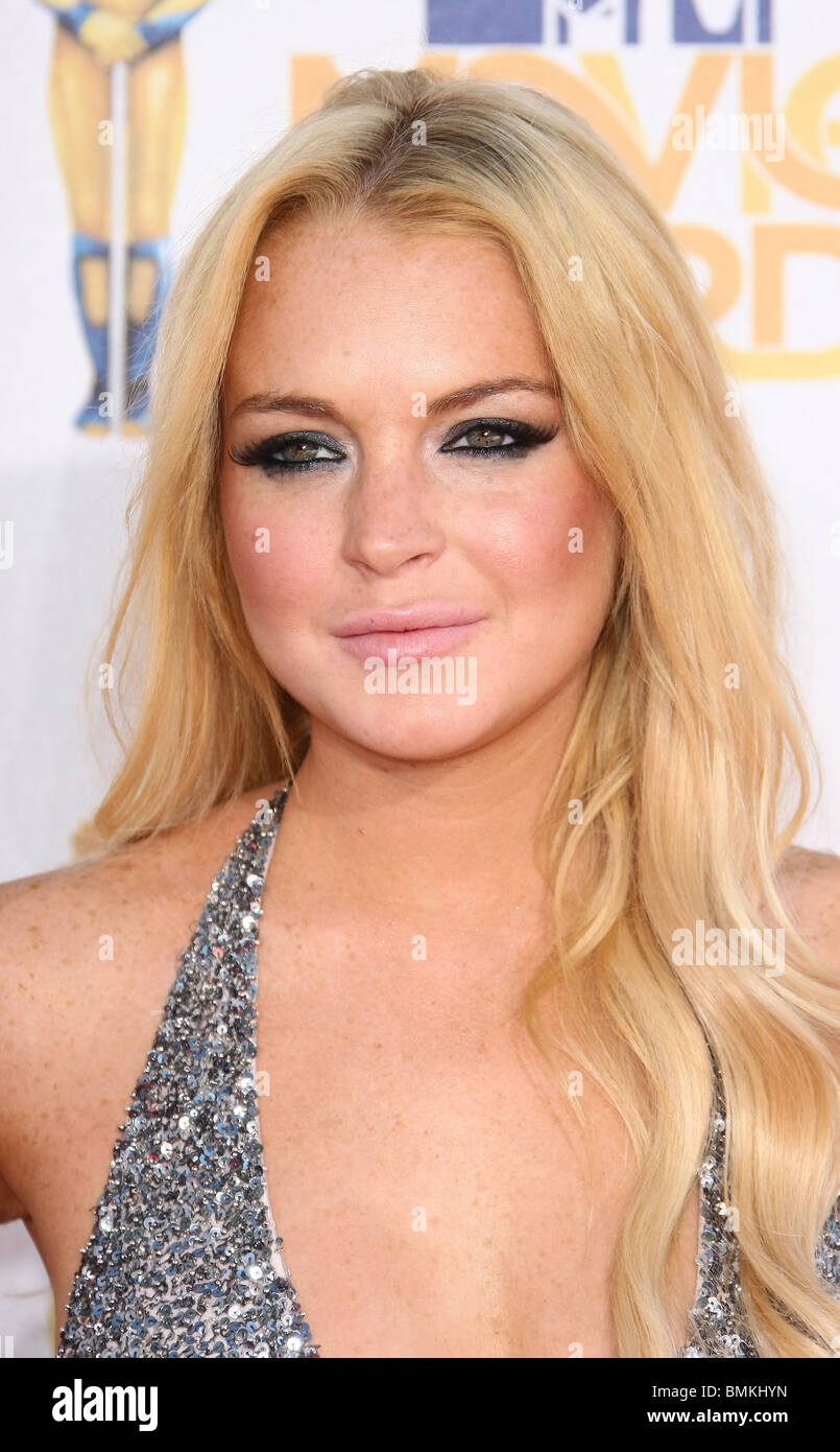 LINDSAY LOHAN 2010 MTV MOVIE AWARDS RED CARPET UNIVERSAL CITY LOS
