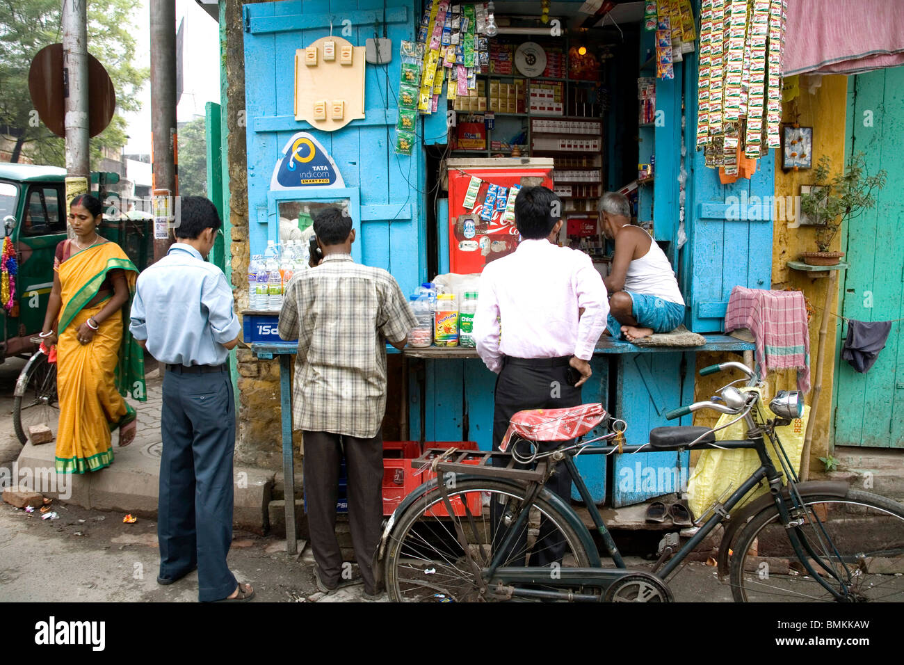 Indian Street Scene Paan Or Betal Leaf And Tobacco Shop Calcutta Stock Photo Alamy