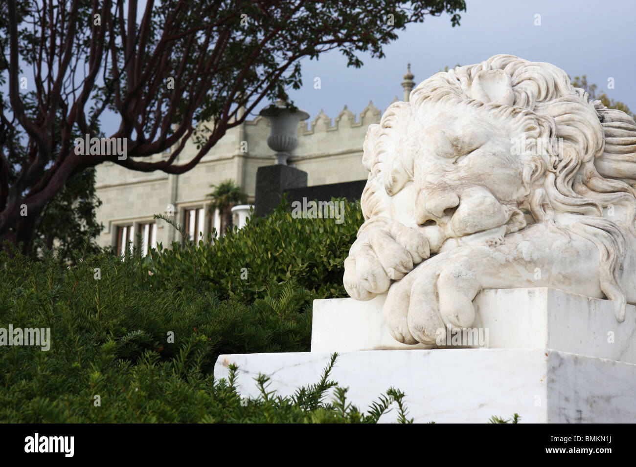 Sleeping lion statue hires stock photography and images Alamy