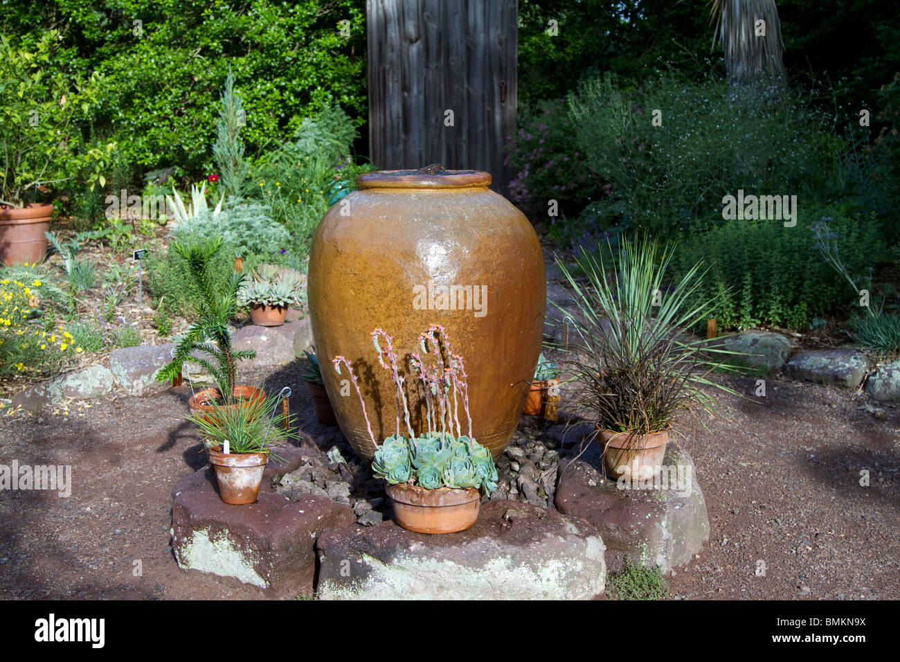 Large garden urn hires stock photography and images Alamy
