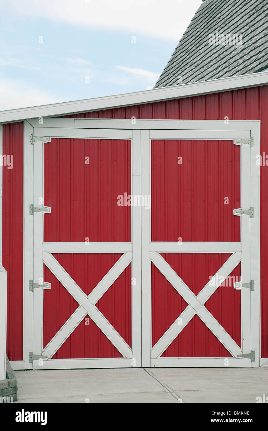 Red barn white trim hires stock photography and images Alamy