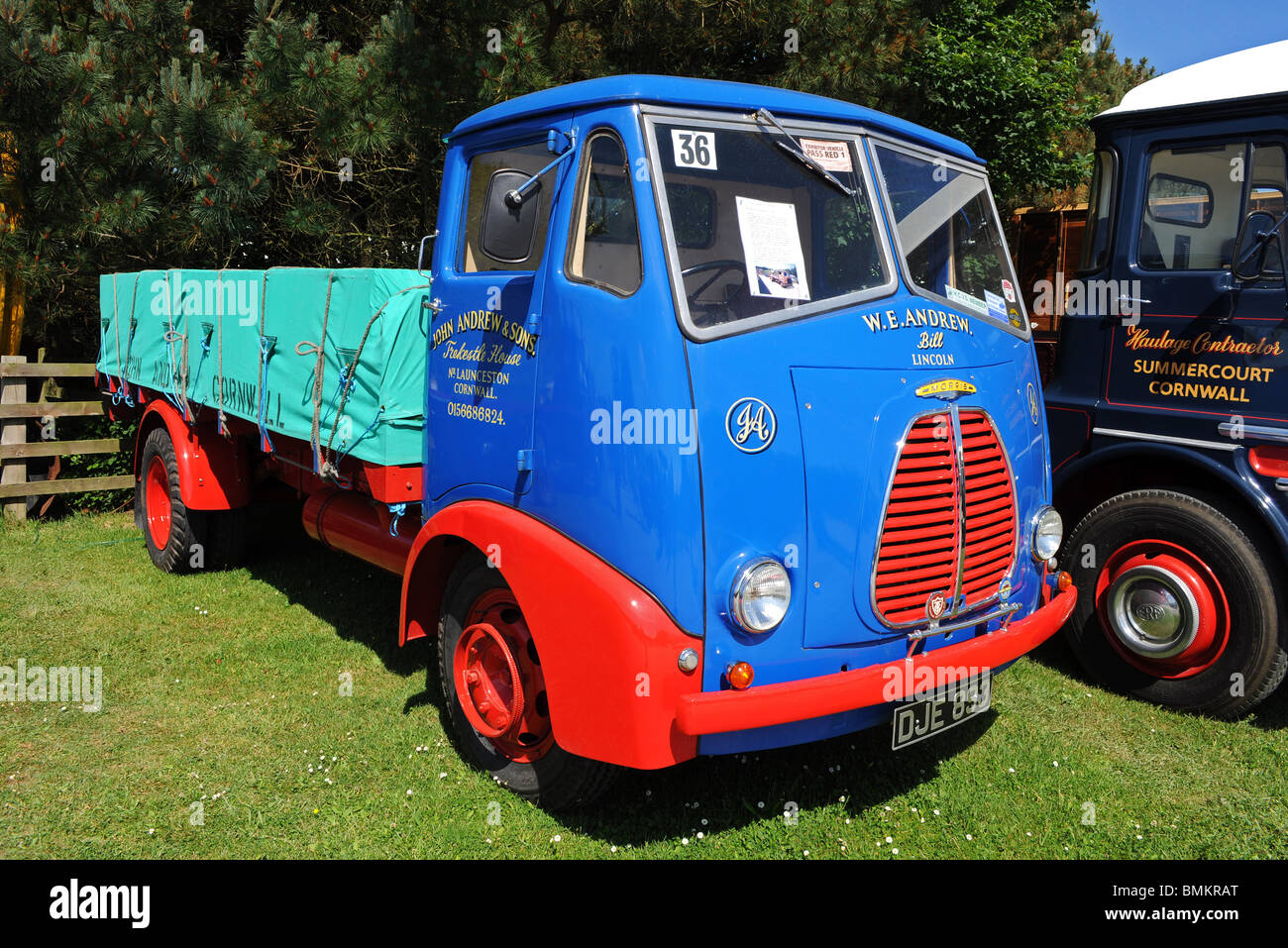 a vintage morris fvs series 2 truck at a vintage vehicle rally in