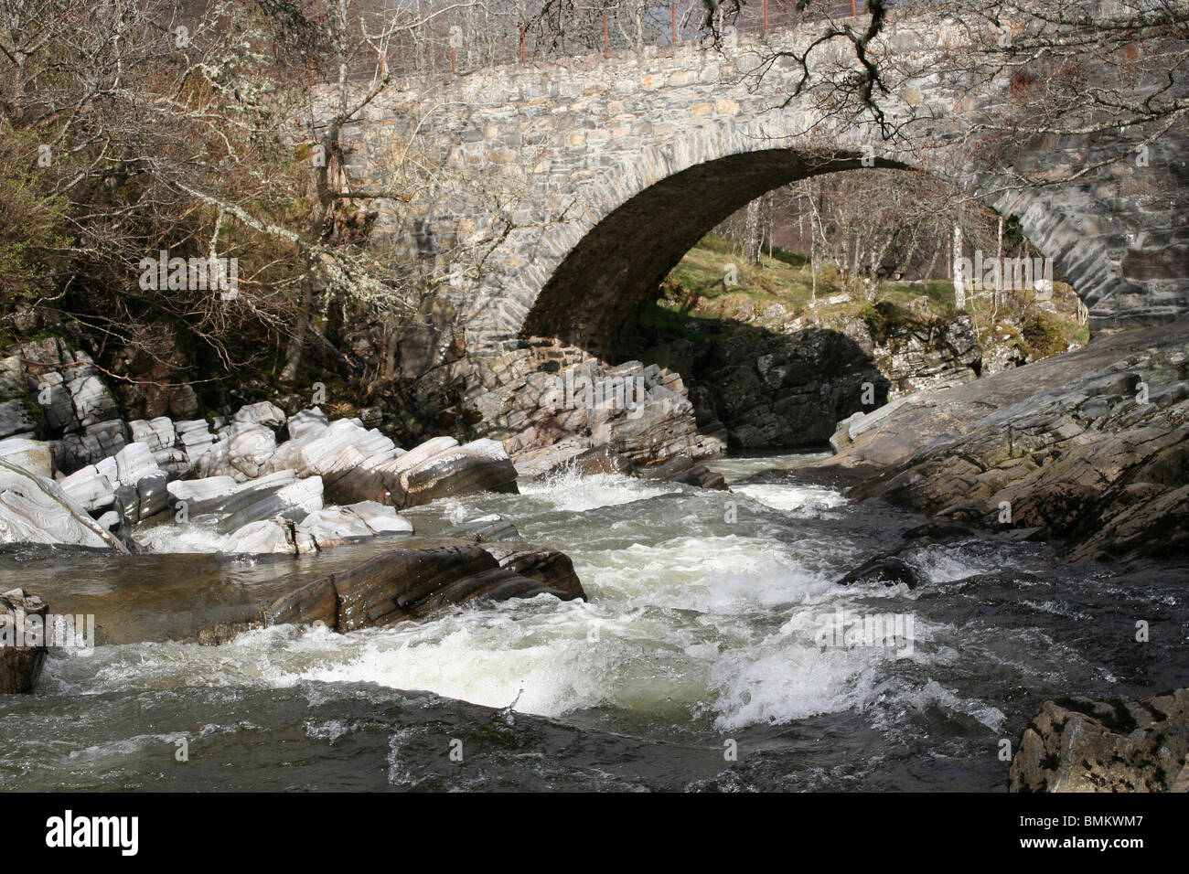 stone arch bridge cairngorms scotland Stock Photo - Alamy