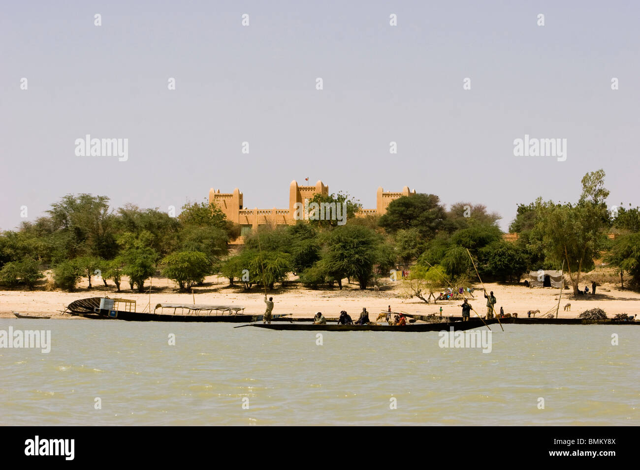 Mali, Niafunke. Niafunke as seen from the Niger River Stock Photo