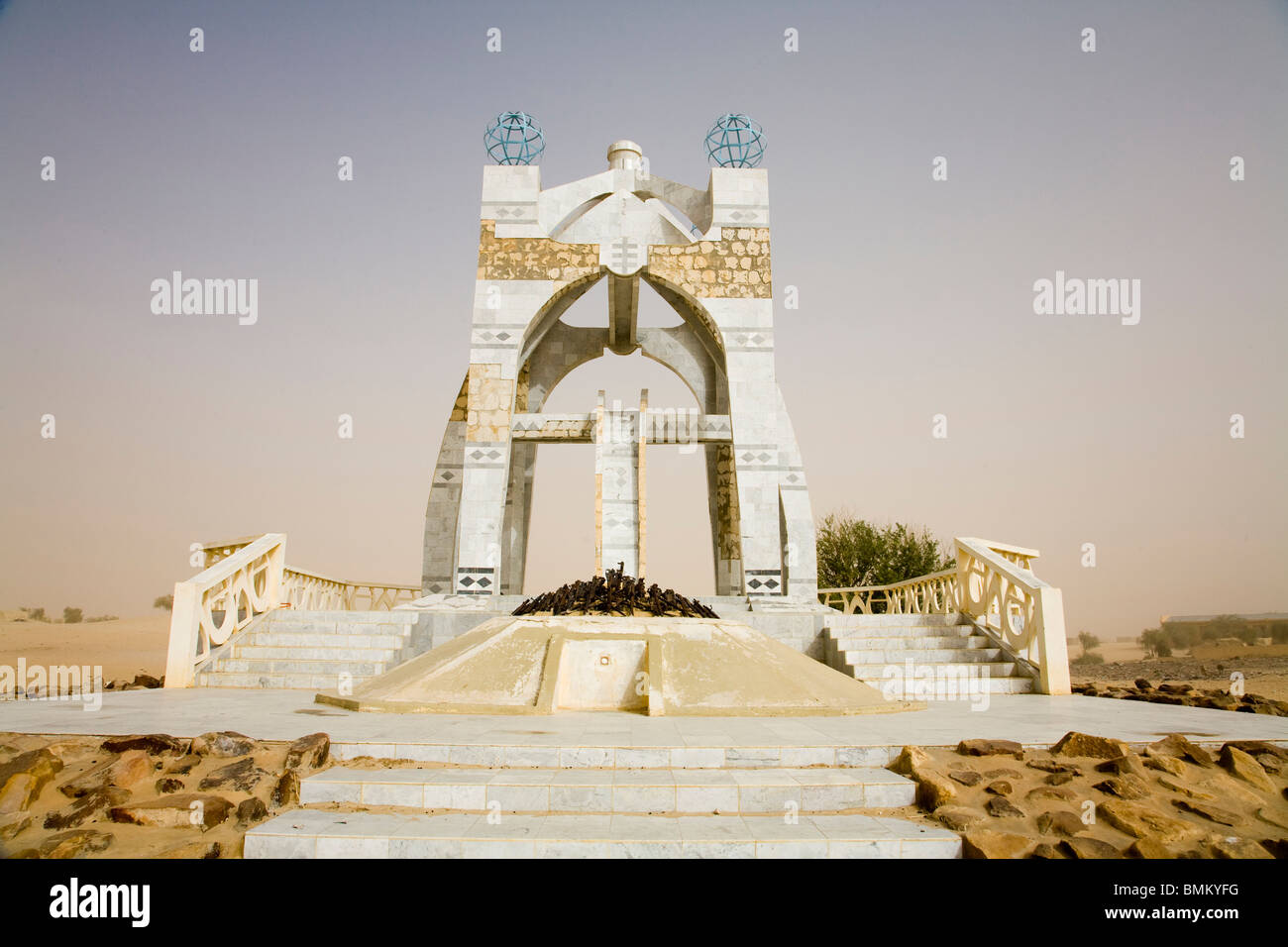 Mali, Timbuktu. Flamme de la Paix monument (Memorial to commemorate the end of the Tuareg Rebellion) Stock Photo