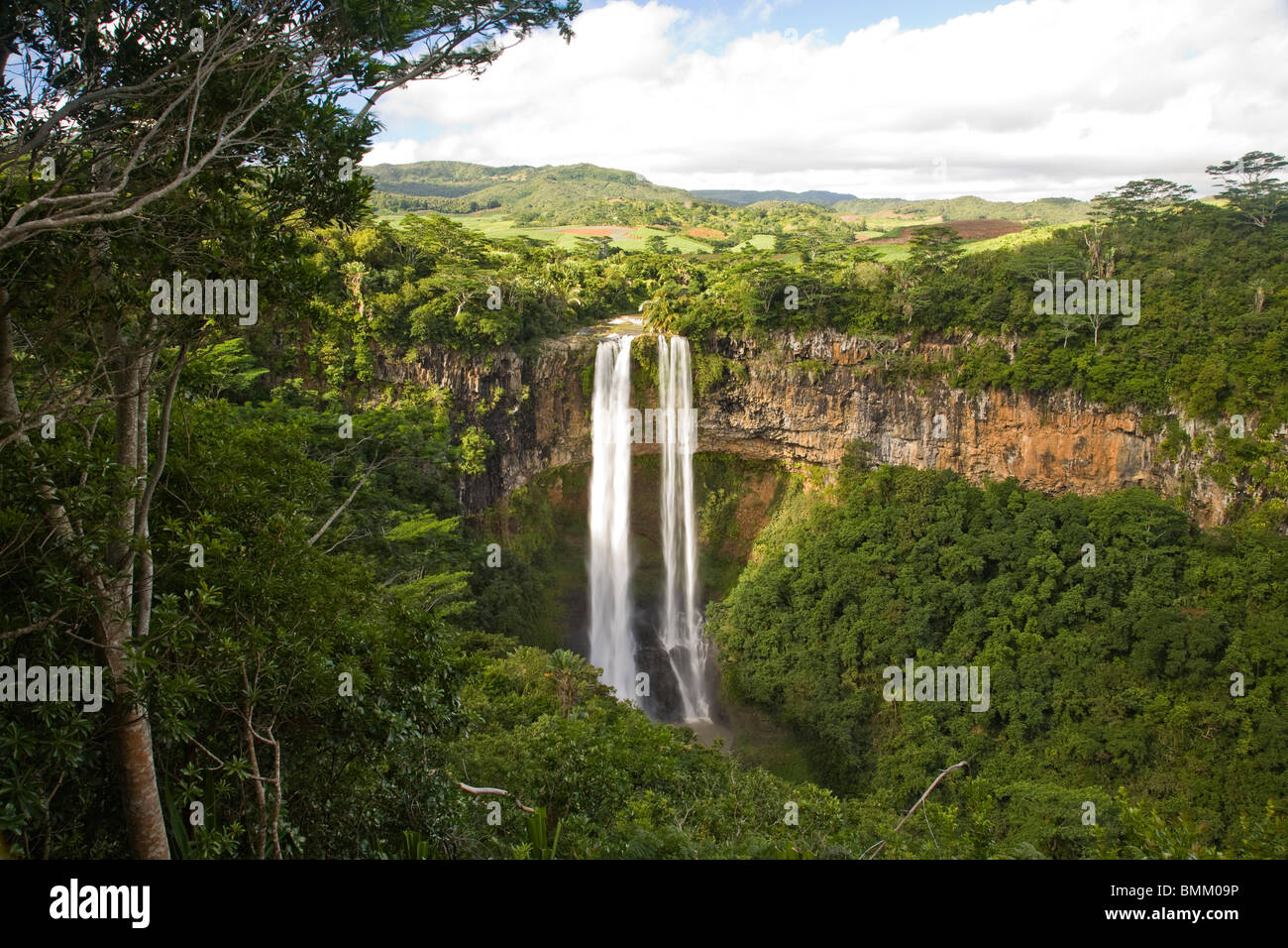 Chamarel Waterfall highest On Mauritius Over 1000 Meter Drop South chamarel-waterfall-highest-on-mauritius-over-1000-meter-drop-south
