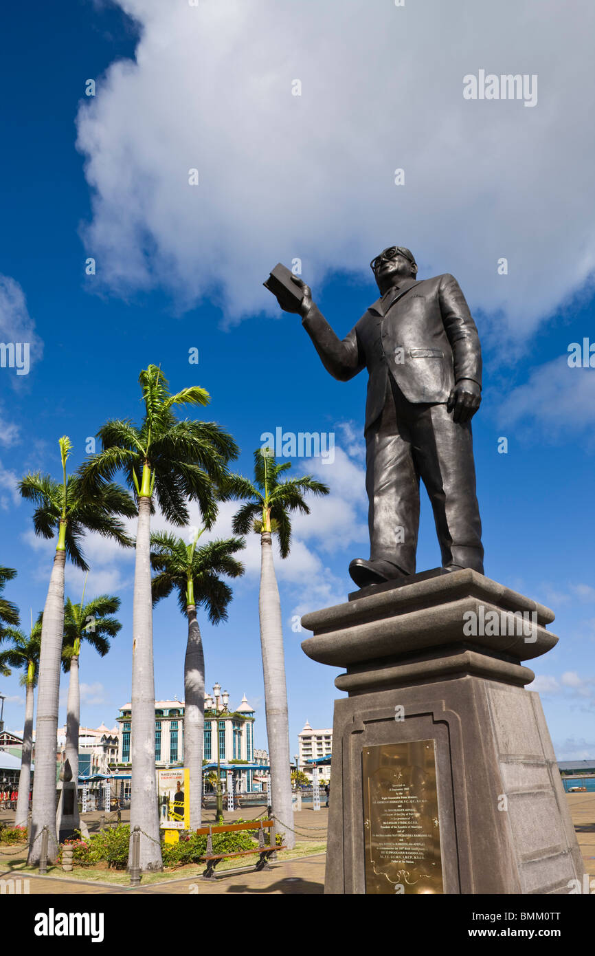 Mauritius, Port Louis, Caudan Waterfront, statue of Sir Seewoosagur Ramgoolam, first leader of