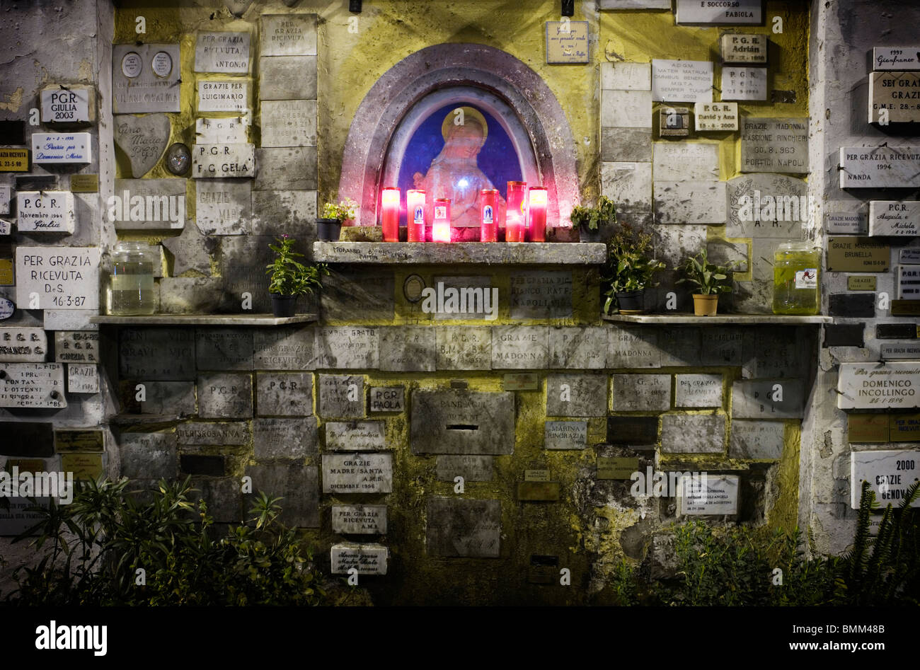 Altar of mary hi-res stock photography and images - Alamy