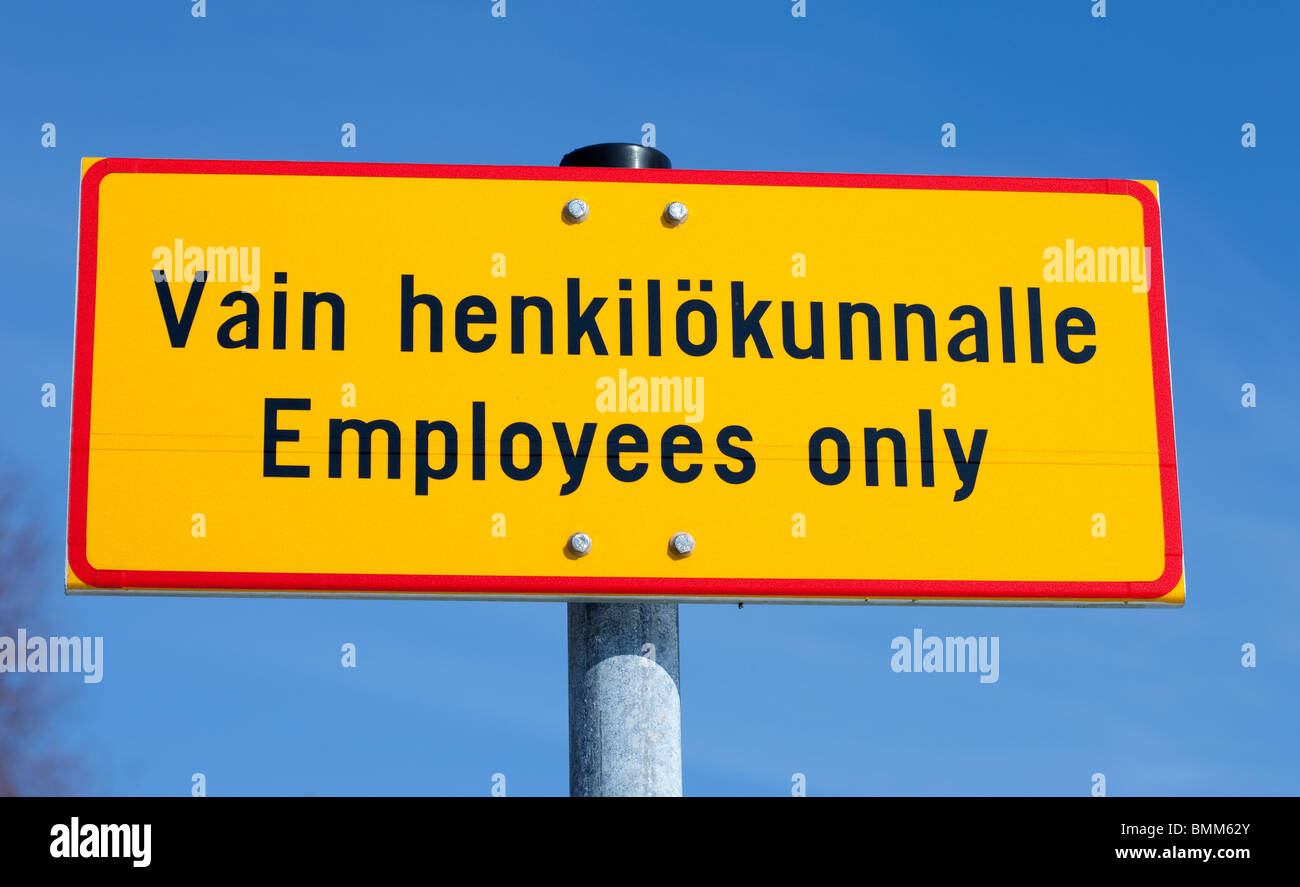 Bilingual  ' Employees only sign ' ( Finnish and English ) Stock Photo
