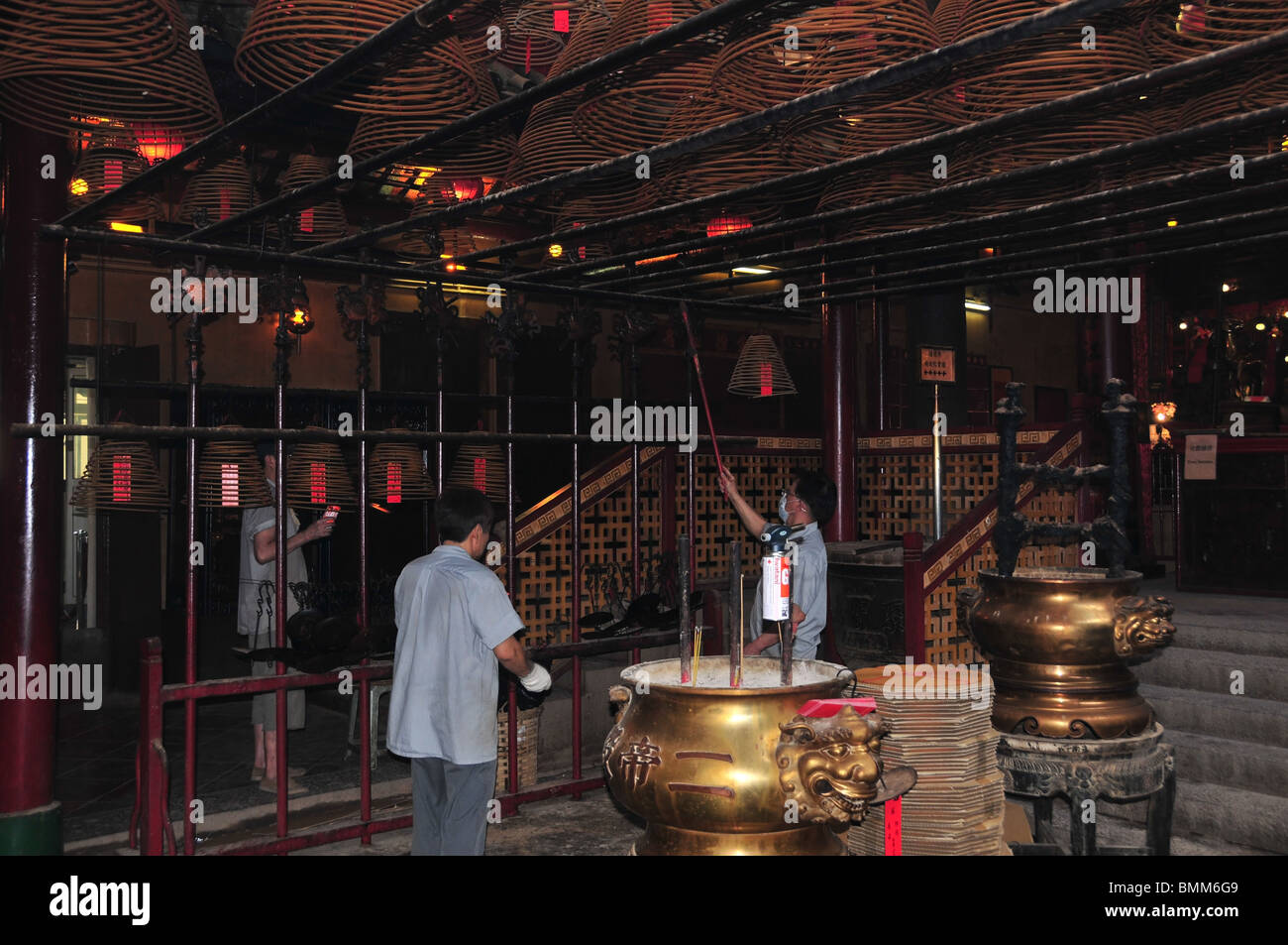 Chinese taoist temple altar gods hi-res stock photography and images ...