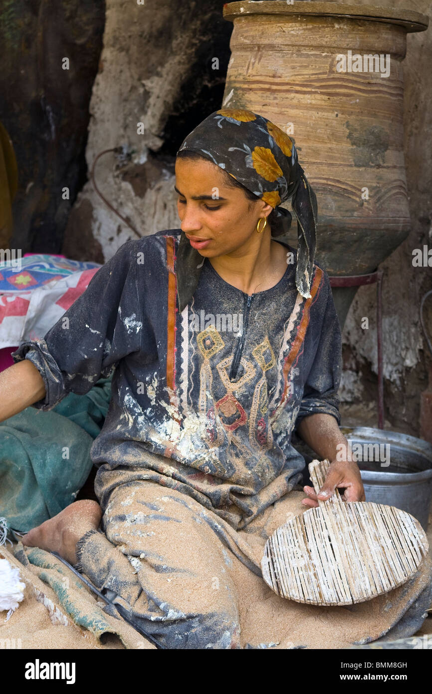 Woman baking bread in a traditional fire in Cairo, Egypt Stock Photo