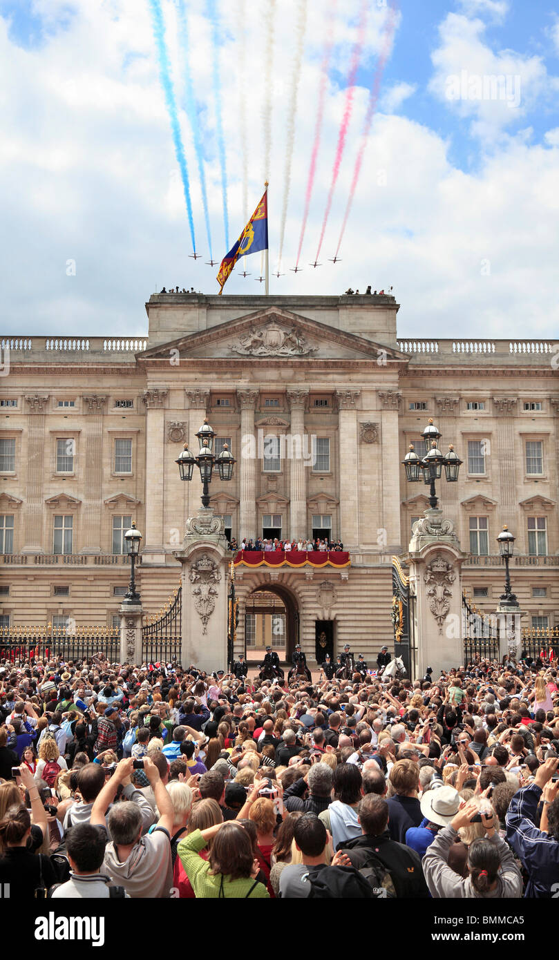 Queen and Royal family watch Fly Past at Trooping of Colour Ceremony  at Buckingham palace London 12 June 2010 Stock Photo
