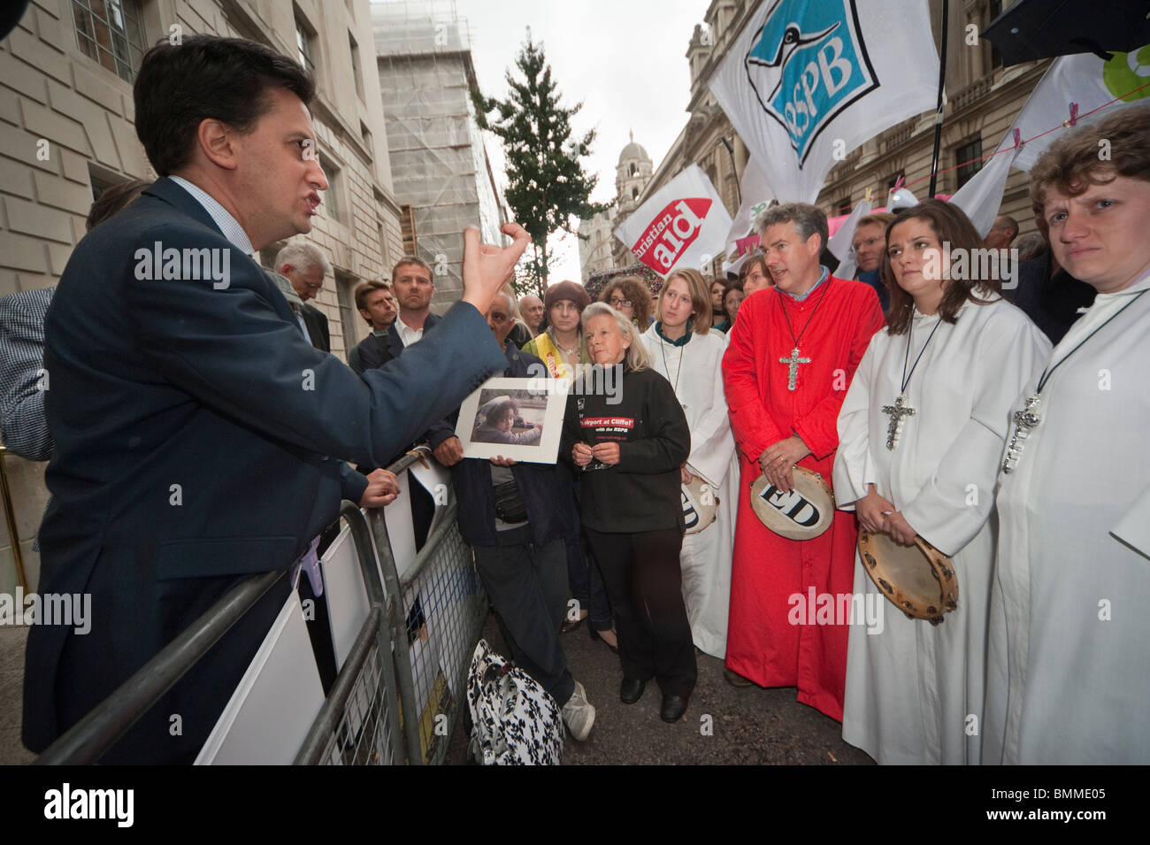 Ed Miliband gestures &  speaks to Climate Chaos Coalition (CCC)  choir and vigil outside DECC in Whitehall Stock Photo