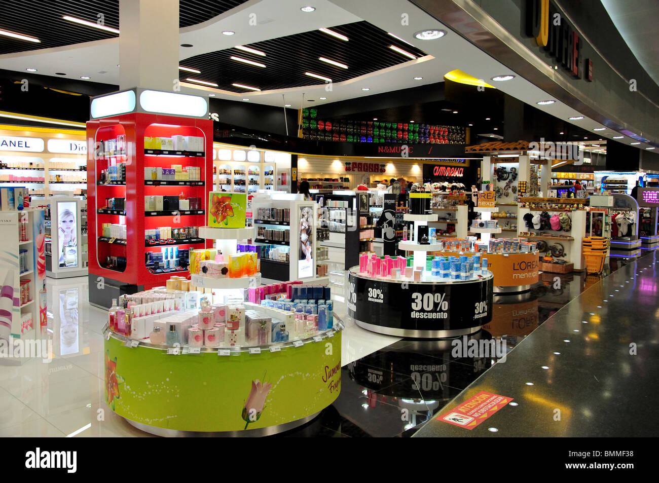 Duty free shop spain hi-res stock photography and images - Page 2