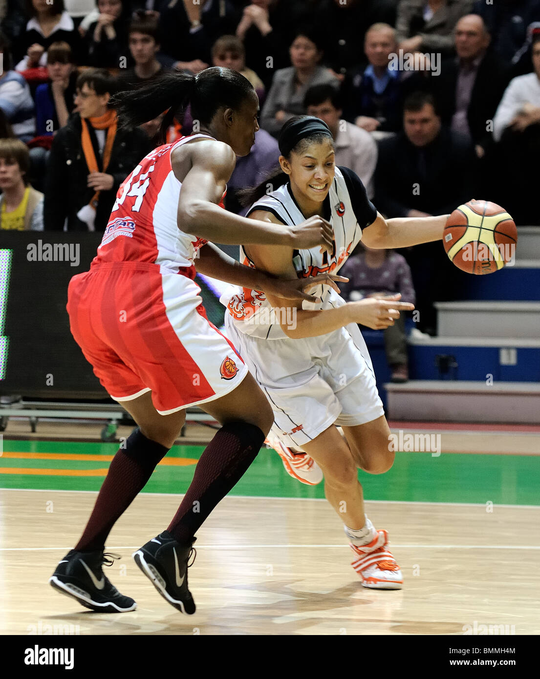 Candace Parker #13 drives on Sylvia Fawles #34 Stock Photo