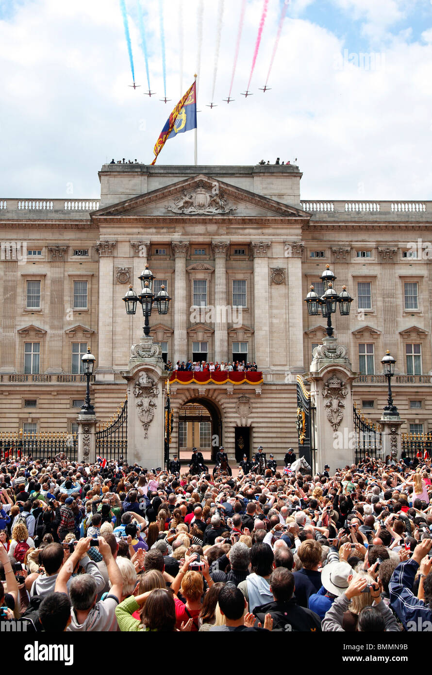 Queen and Royal family watch 'Red Arrows Fly Past ' at Trooping of Colour Ceremony at Buckingham Palace London, 12 June 2010 Stock Photo