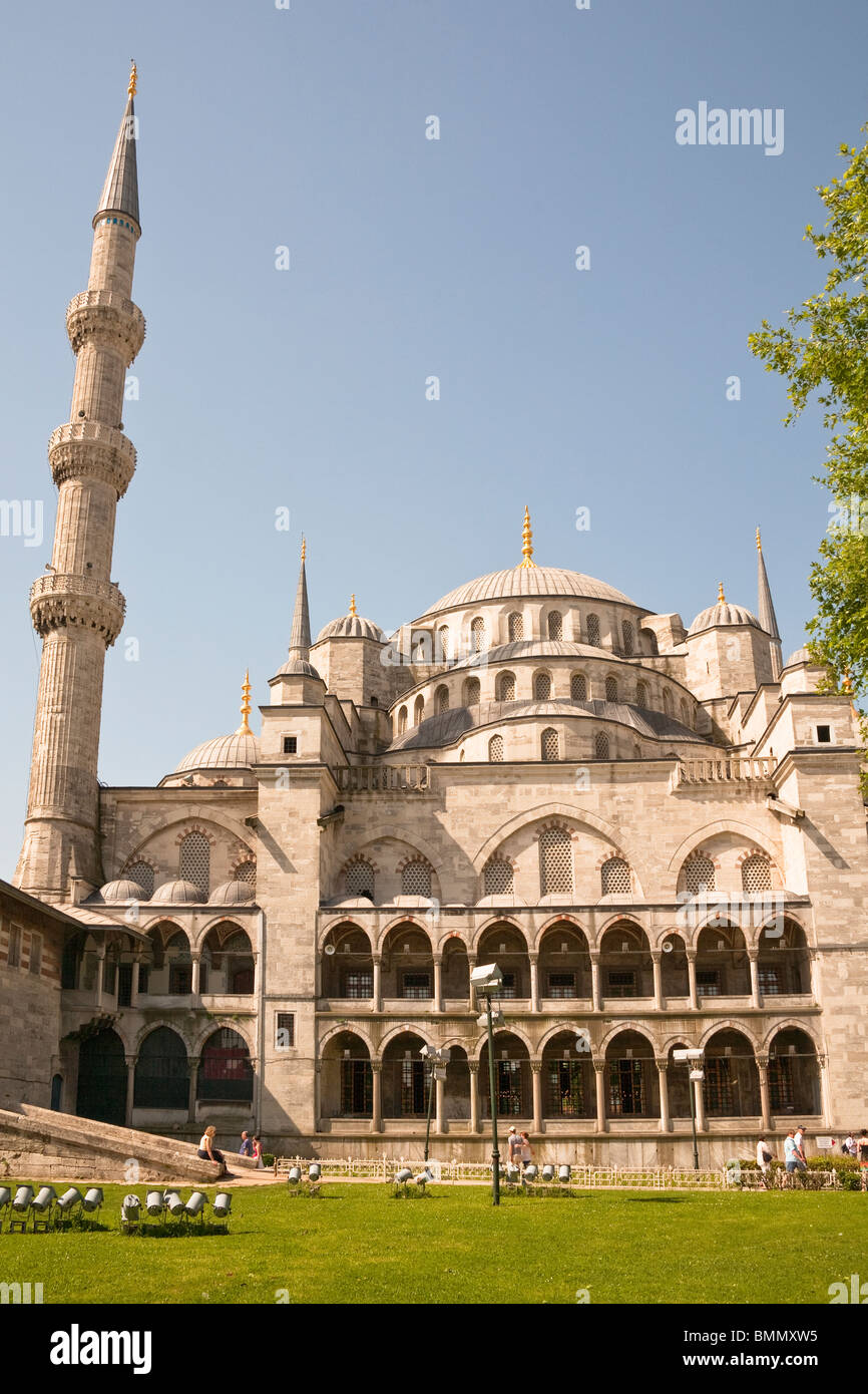 Sultanahmet Mosque, also known as the Blue Mosque and Sultan Ahmed ...