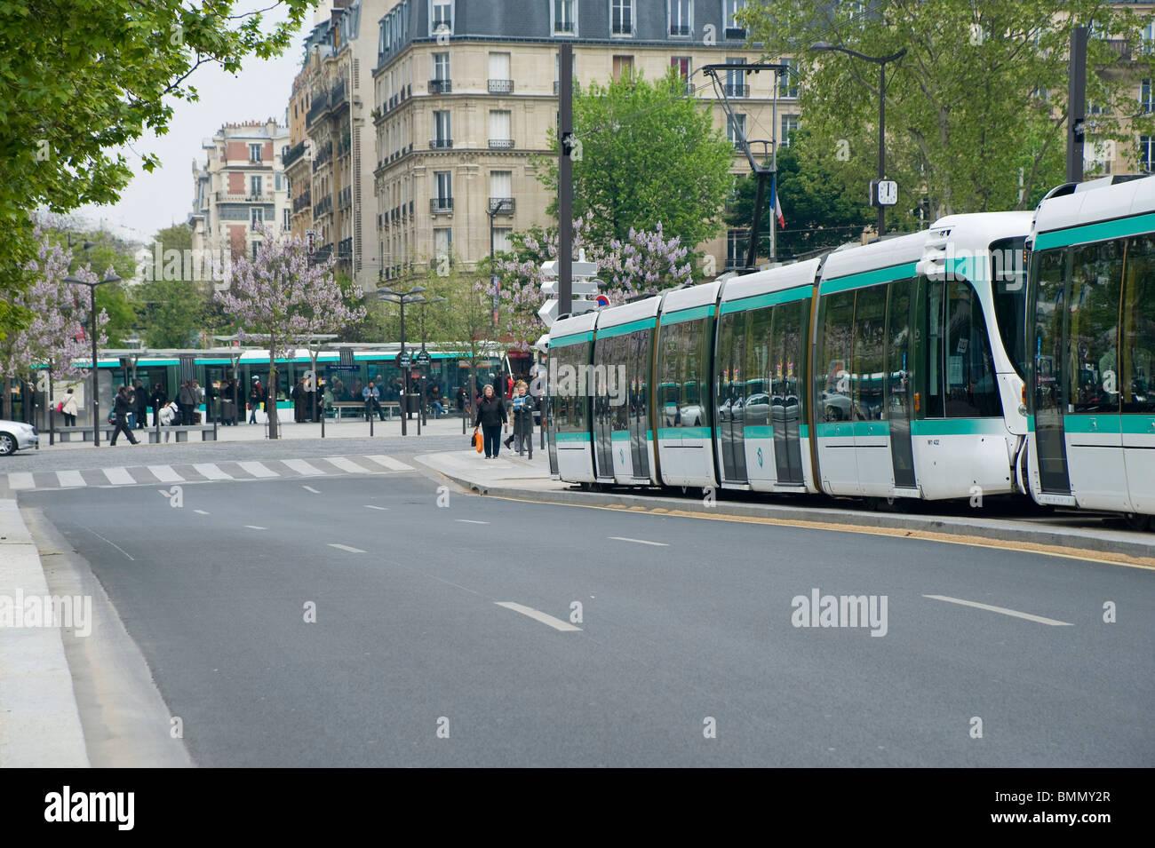 Paris, Tramway T2, Porte de Versailles Stock Photo Alamy