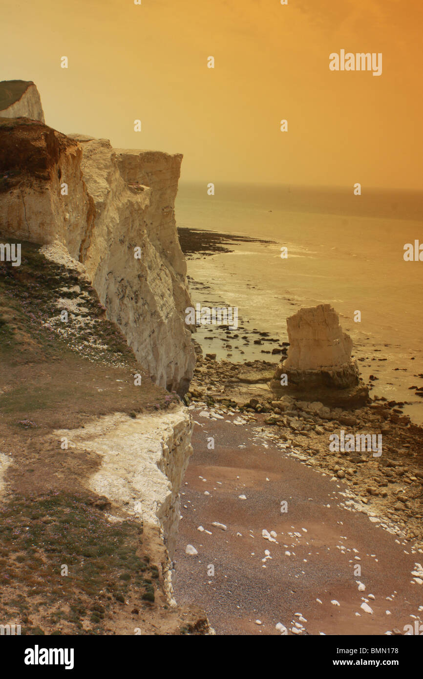 SEVEN SISTERS COUNTRY PARK ENGLAND UK SEAFORD HEAD CUCKMERE HAVEN EASTBOURNE SEASIDE CLIFFS WHITE COASTAL CREST FOOTPATH Stock Photo