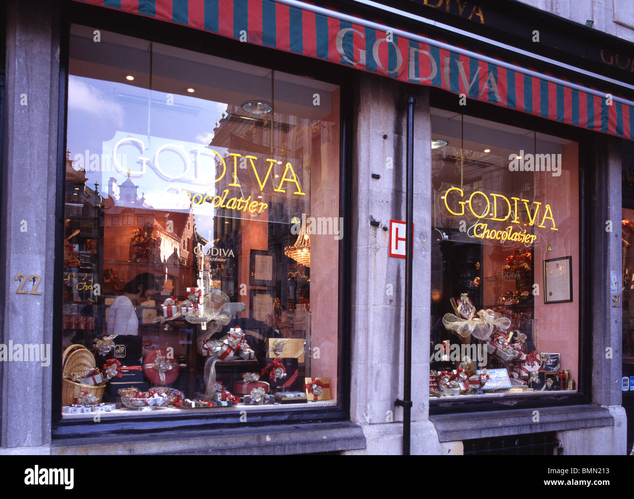 Brussels, Grand Place Chocolatier Stock Photo - Alamy Brussels, Grand Place Chocolatier Stock Photo - Alamy