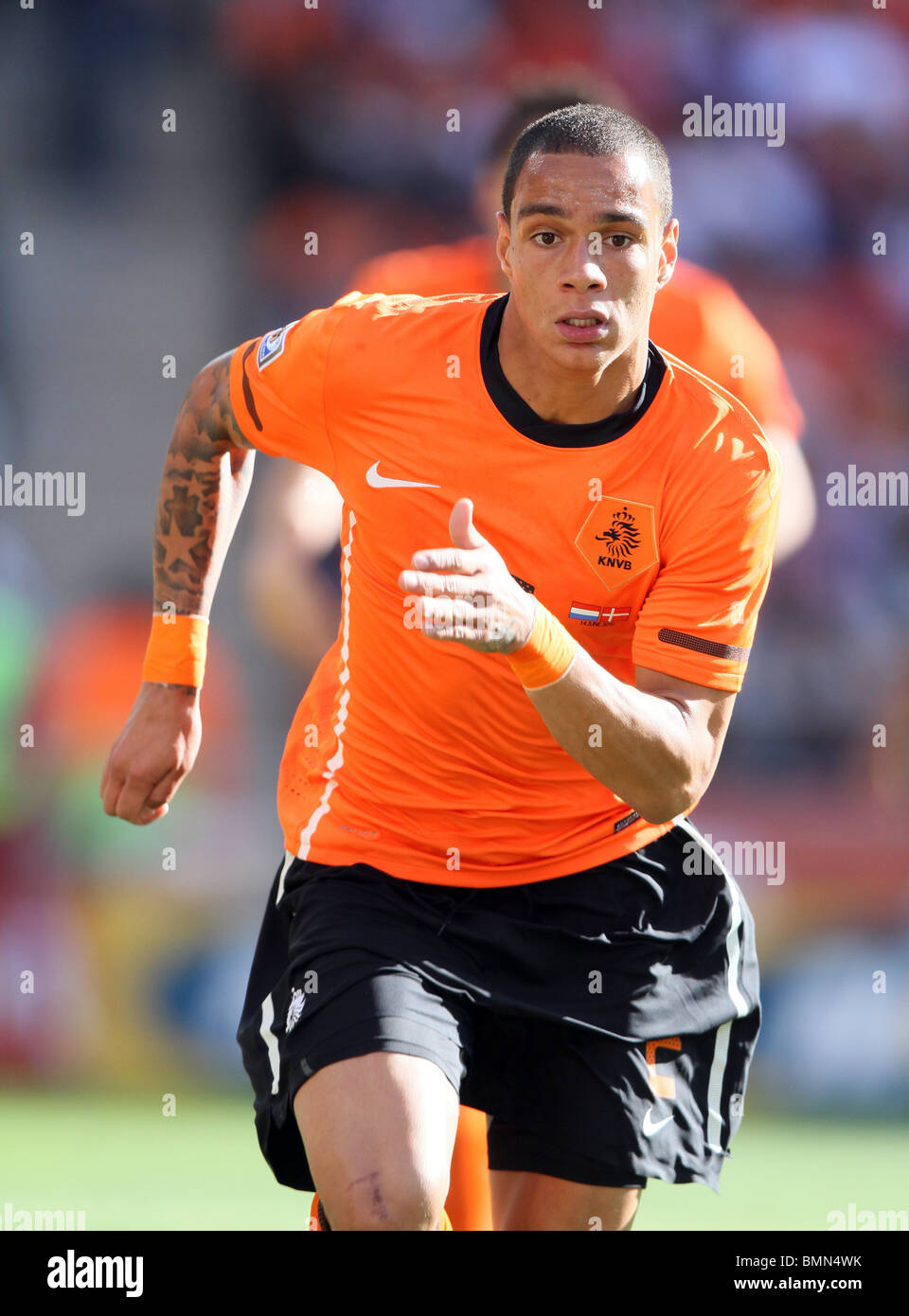 Celtic should give Gregory van der Wiel trial chance