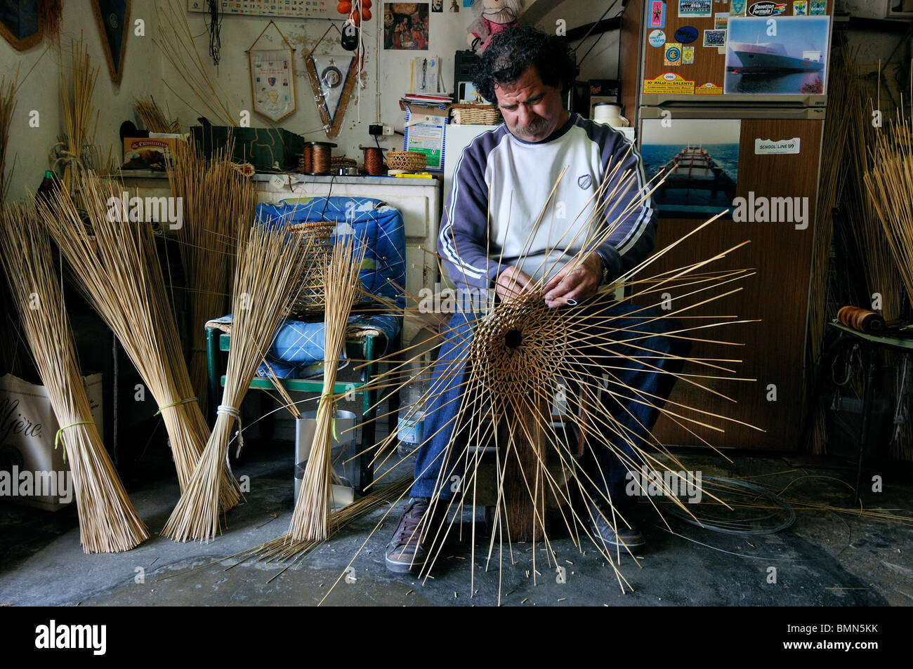 Gallipoli. Italy. Vincenzo Abate in his workshop making traditional shrimp pots using water rushes (Giunco) Stock Photo