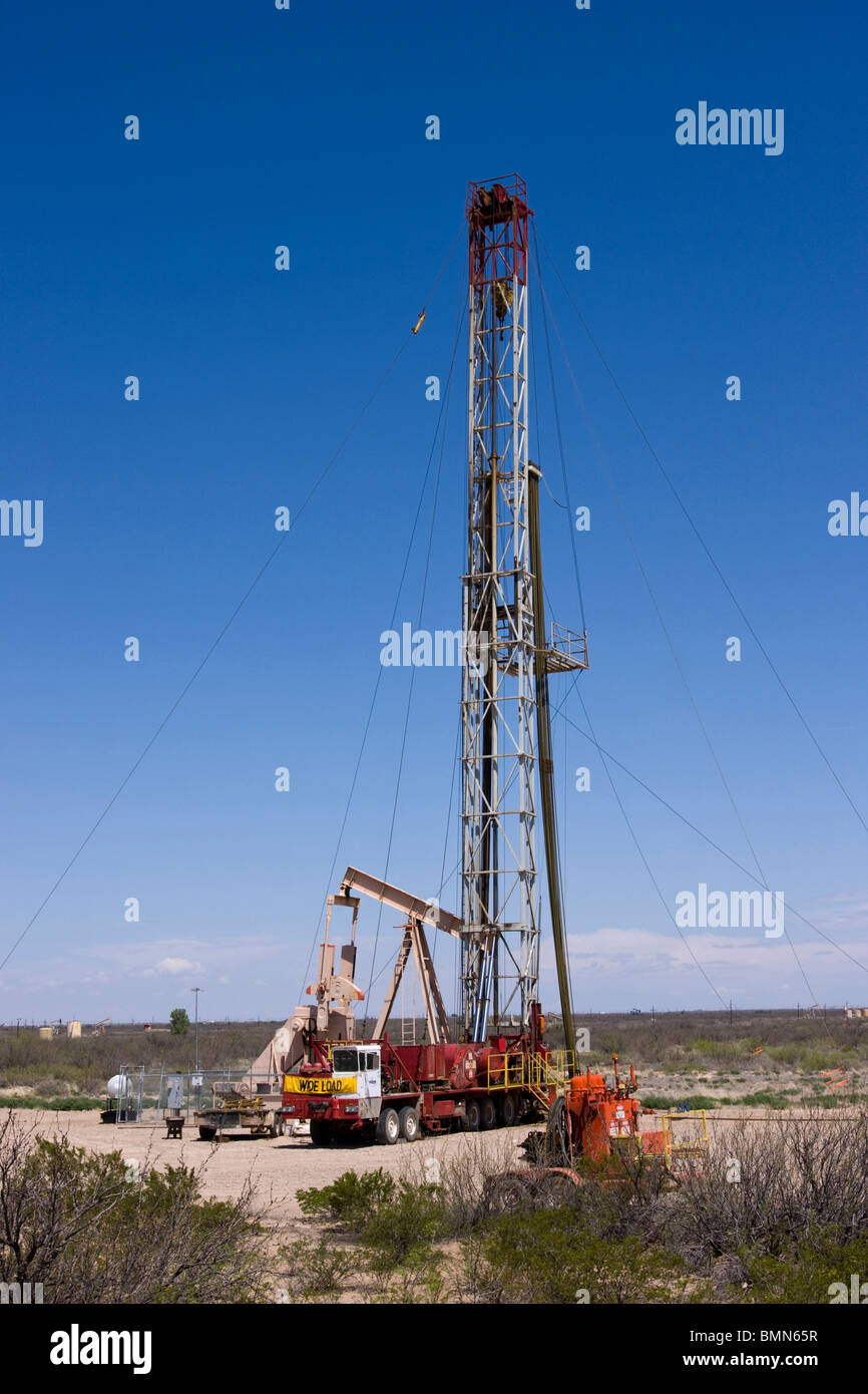 Oil and Gas drilling rigs bore holes in West Texas seeking 'black gold' or 'Texas Tea' in the Permian Basin. Stock Photo