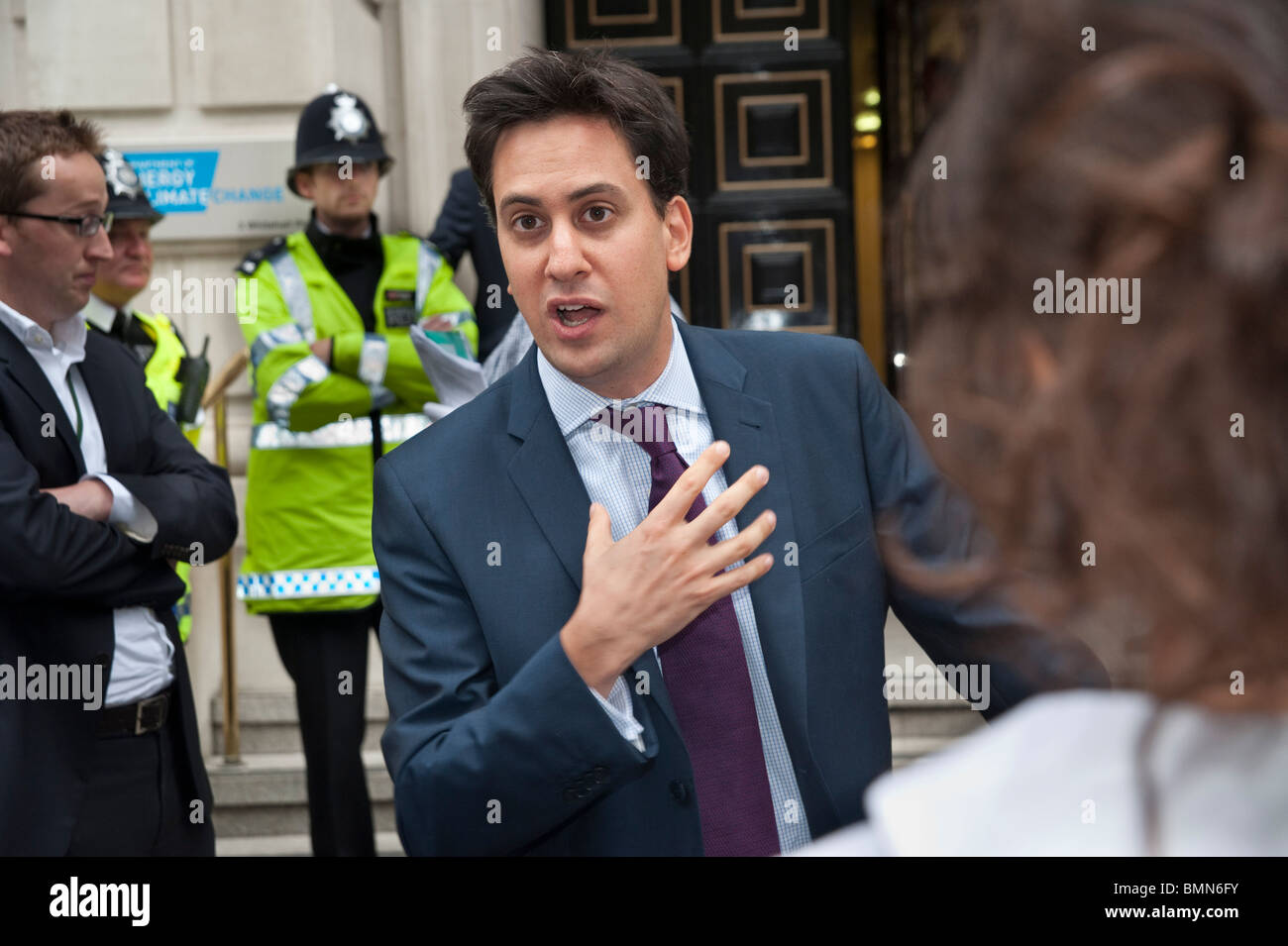 Ed Miliband, hand on heart, speaks to Climate Chaos Coalition (CCC)  vigil outside DECC in Whitehall Stock Photo