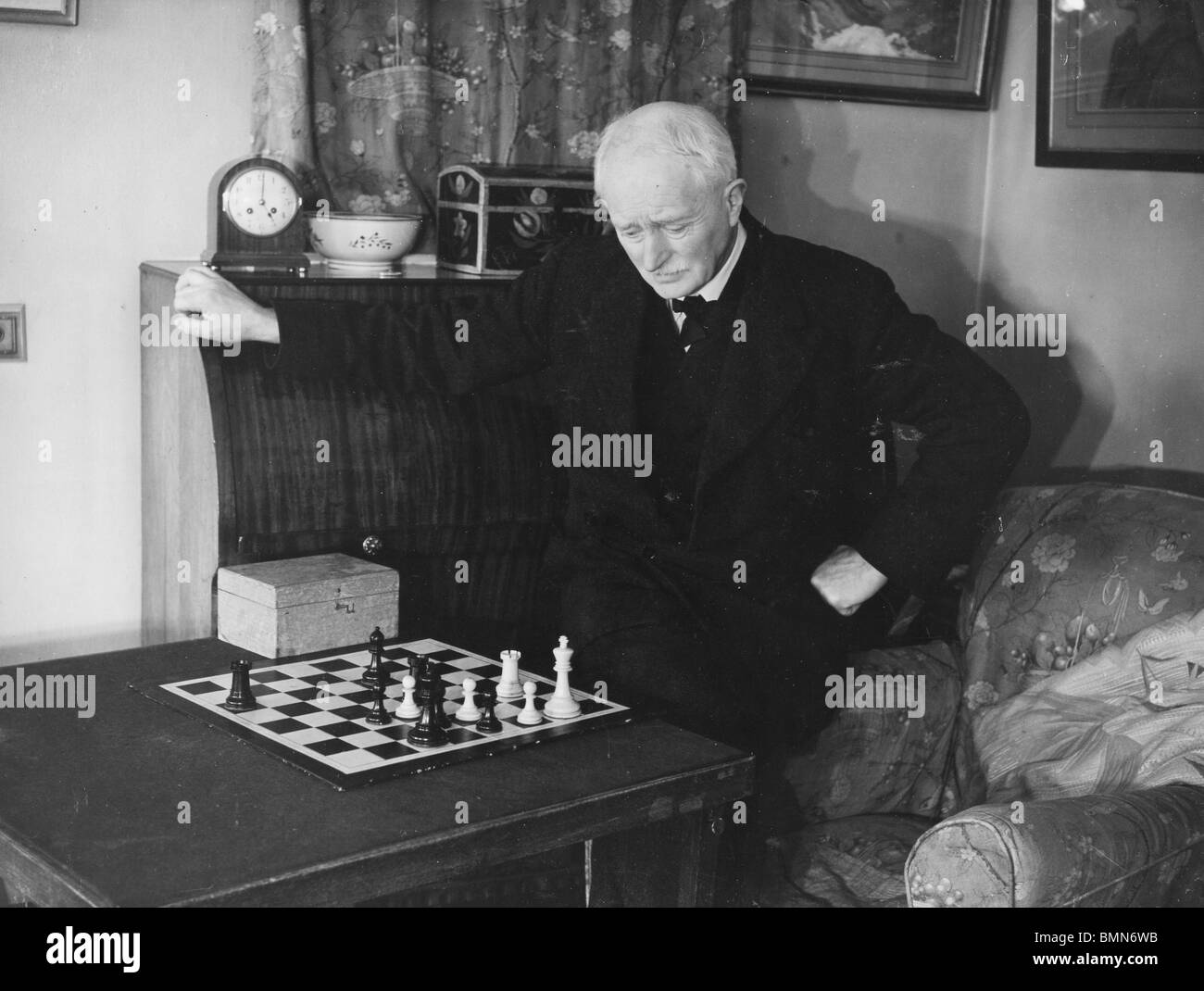 JOHN MASEFIELD  - (1878-1967) English poet at his home Burcote Brook near Abingdon in 1940 Stock Photo