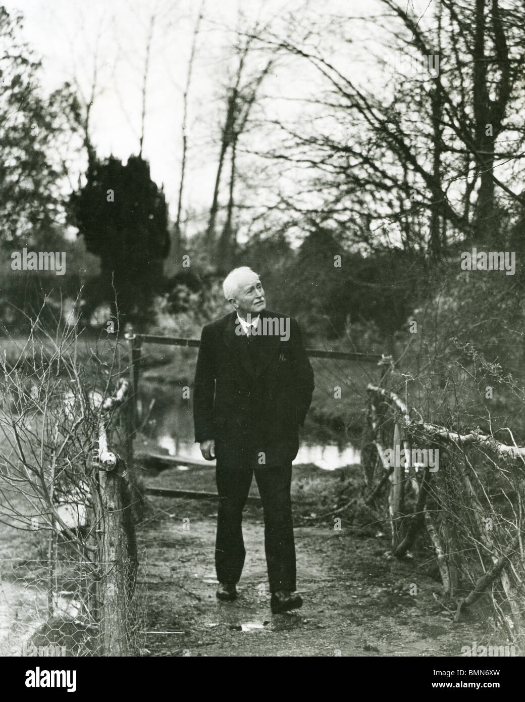 JOHN MASEFIELD  - (1878-1967) English poet at his home Burcote Brook near Abingdon in 1940 Stock Photo