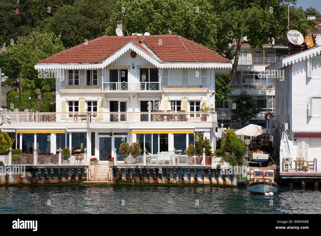 Waterside house beside the Bosphorus, Istanbul, Turkey Stock Photo - Alamy