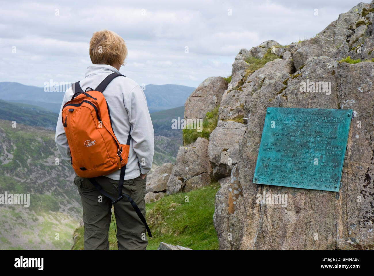 A female walker reading the plaque on Robinson's Cairn, Pillar Stock Photo  - Alamy